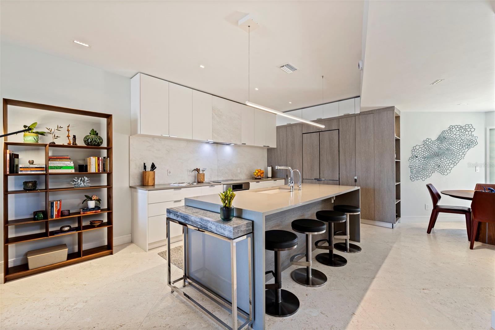 Image 2 of 83 For 722 Pinellas Bayway S 104