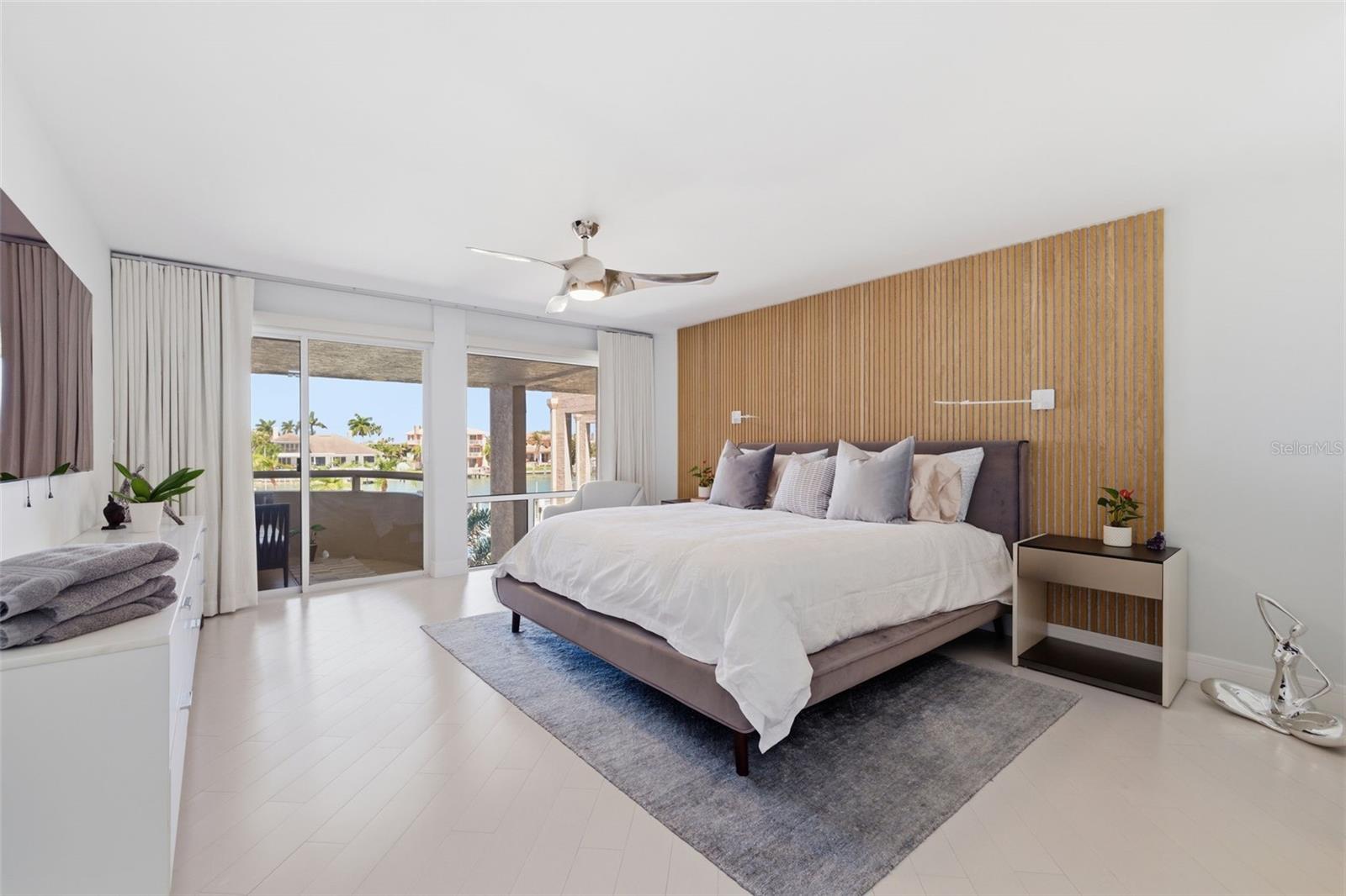 Image 38 of 83 For 722 Pinellas Bayway S 104