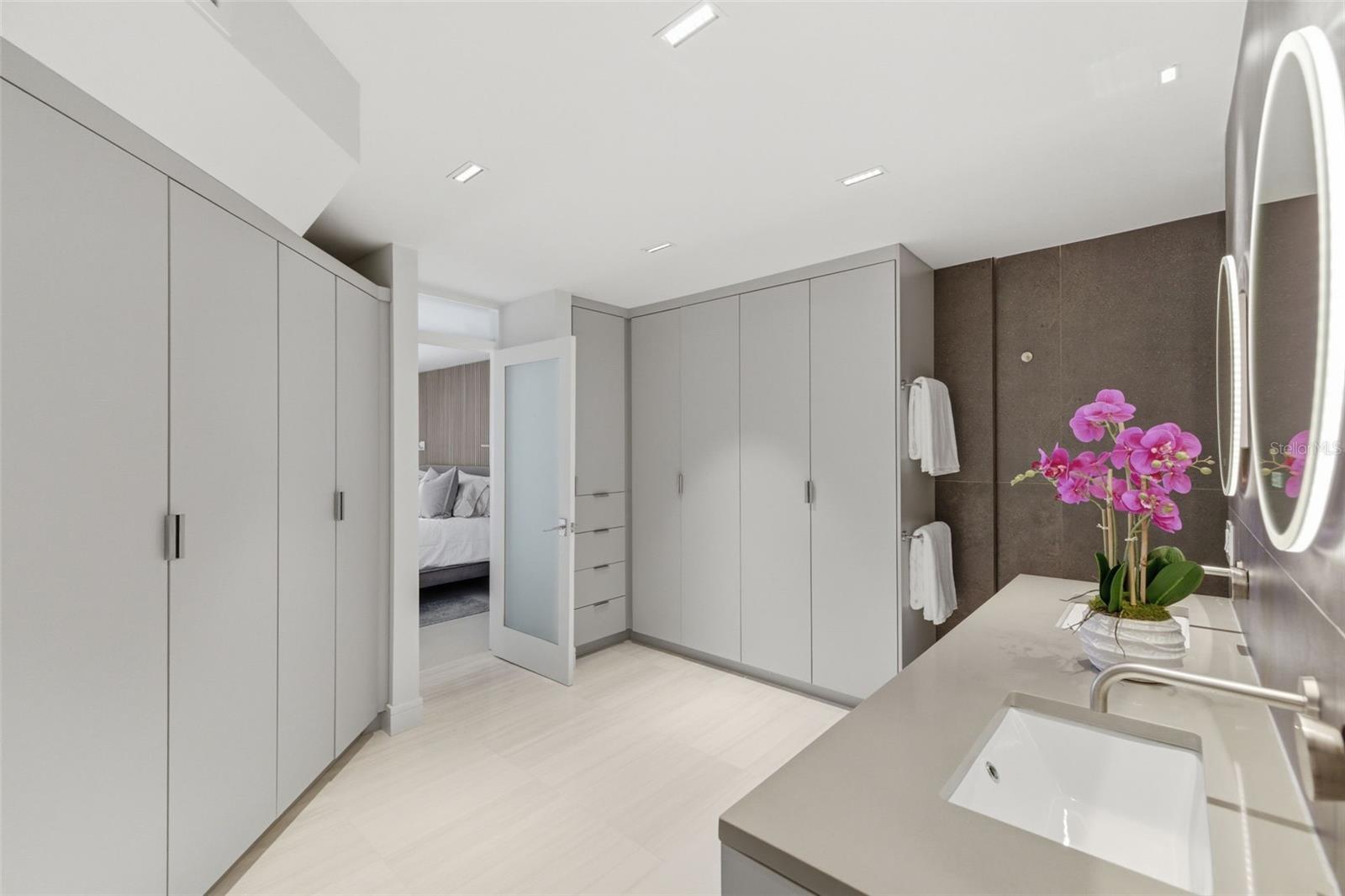 Image 44 of 83 For 722 Pinellas Bayway S 104