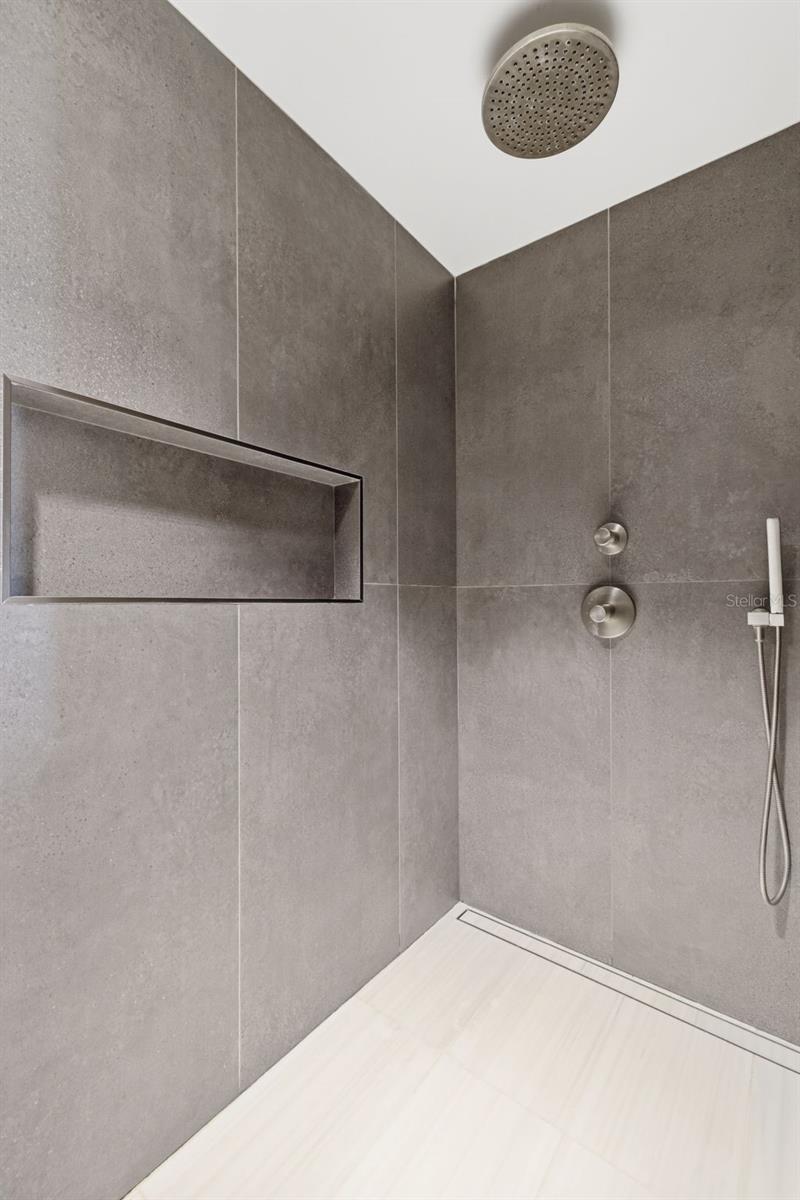 Image 45 of 83 For 722 Pinellas Bayway S 104