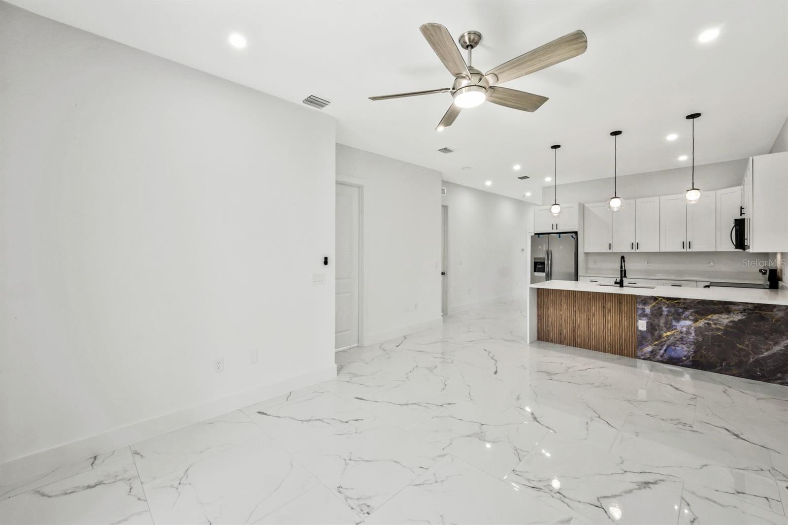 Image 12 of 47 For 521-523 Lillon Avenue S