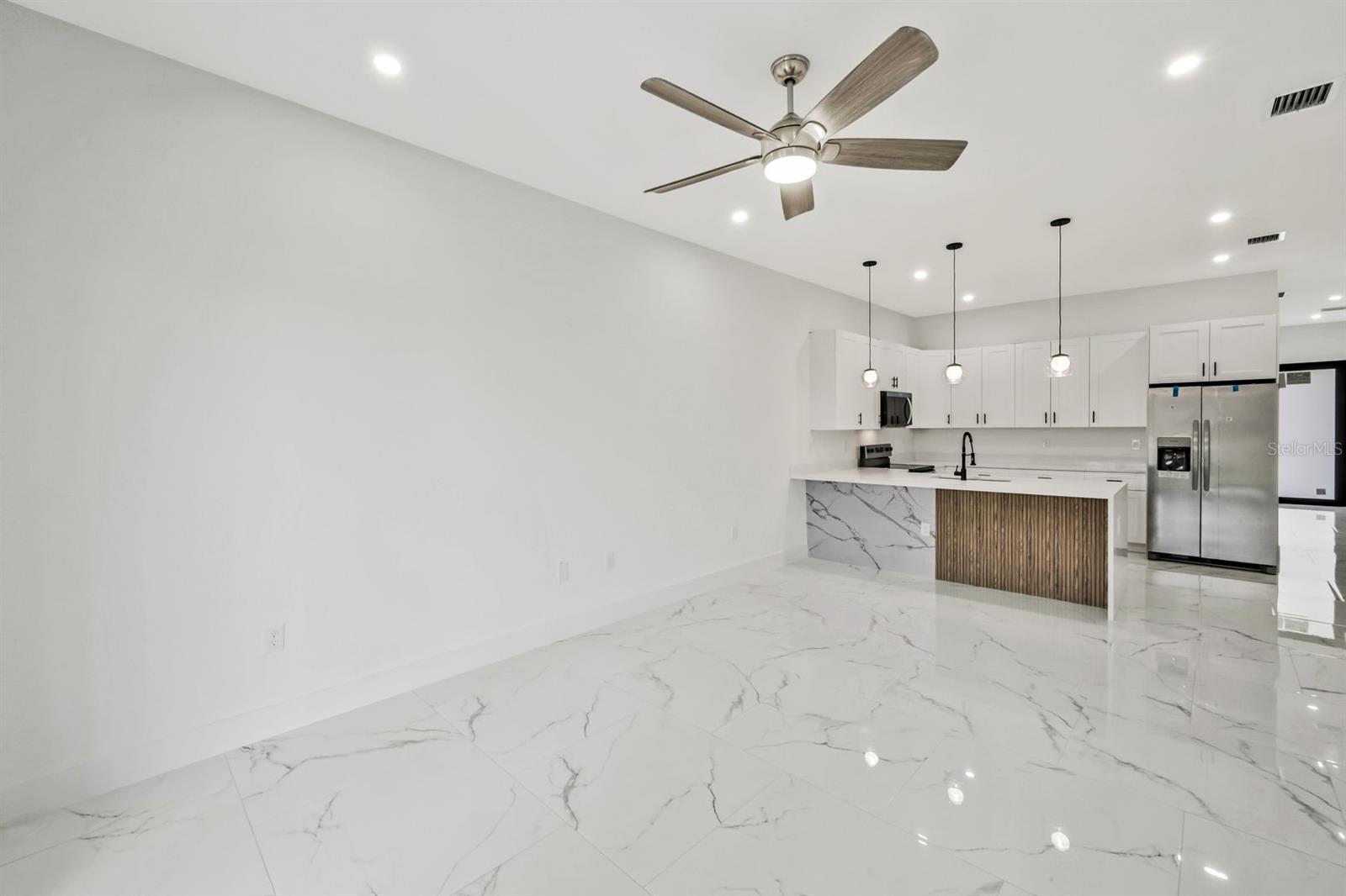 Image 15 of 47 For 521-523 Lillon Avenue S