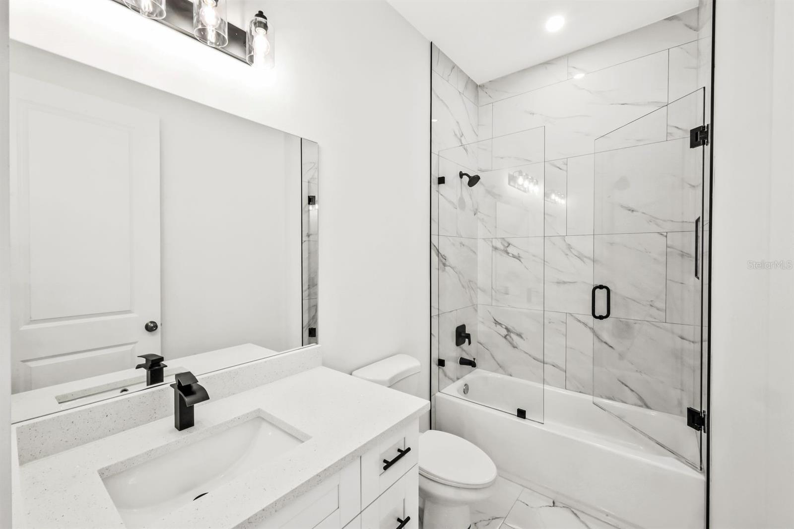 Image 17 of 47 For 521-523 Lillon Avenue S