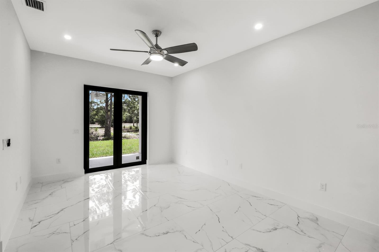 Image 18 of 47 For 521-523 Lillon Avenue S