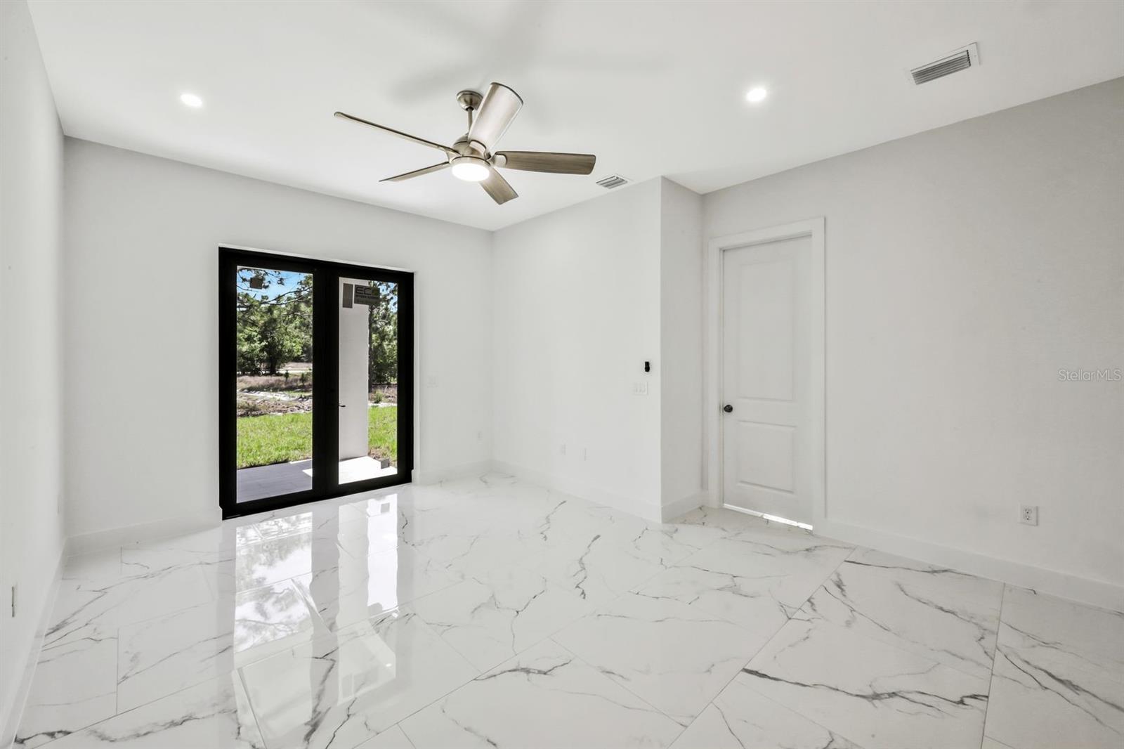 Image 20 of 47 For 521-523 Lillon Avenue S