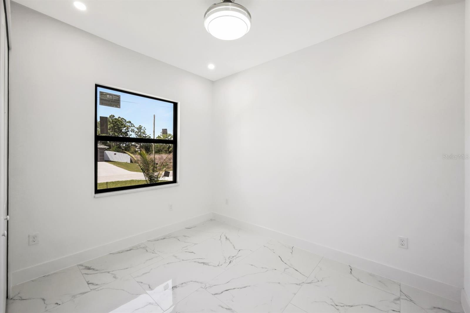 Image 23 of 47 For 521-523 Lillon Avenue S