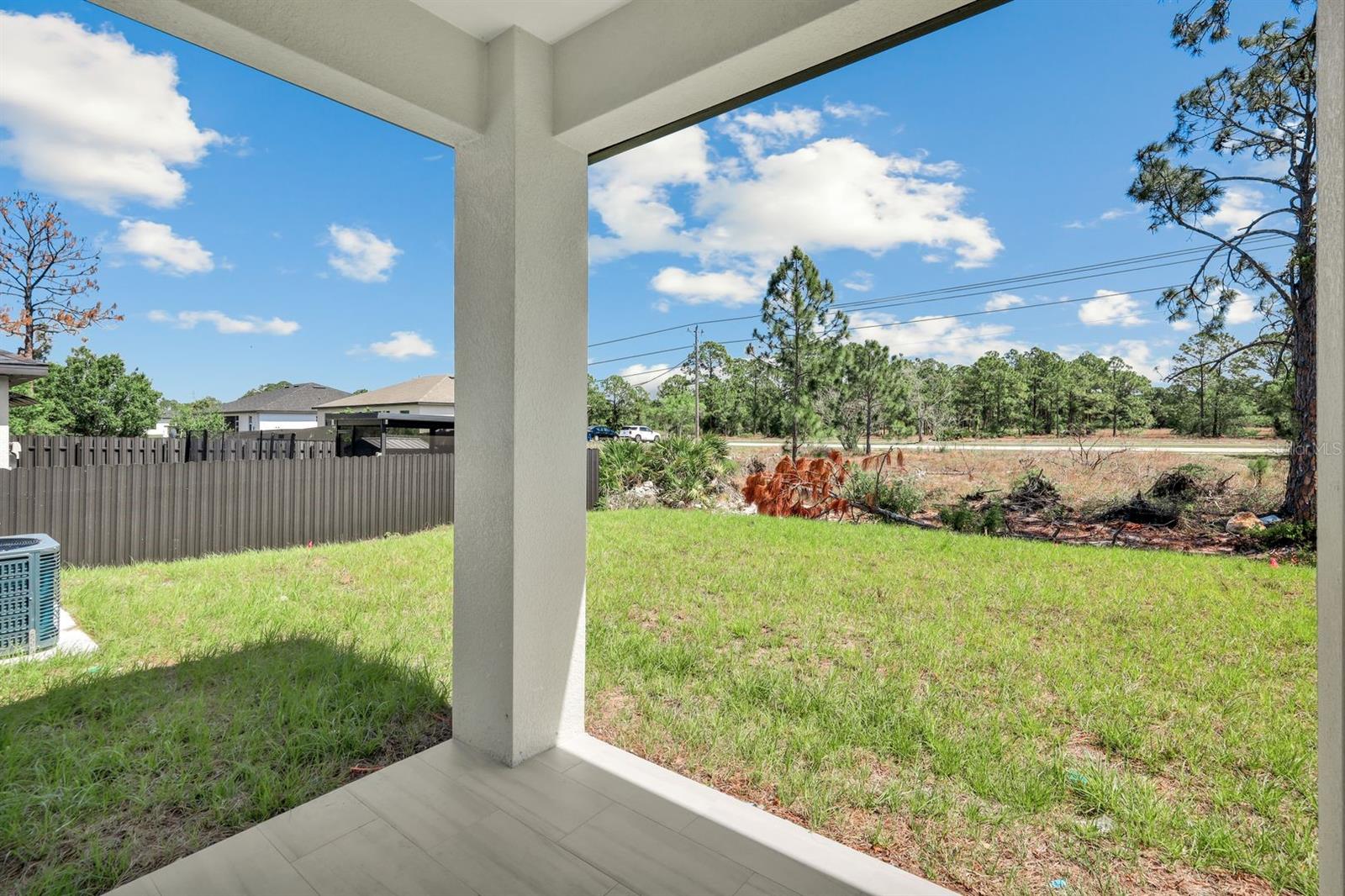 Image 32 of 47 For 521-523 Lillon Avenue S