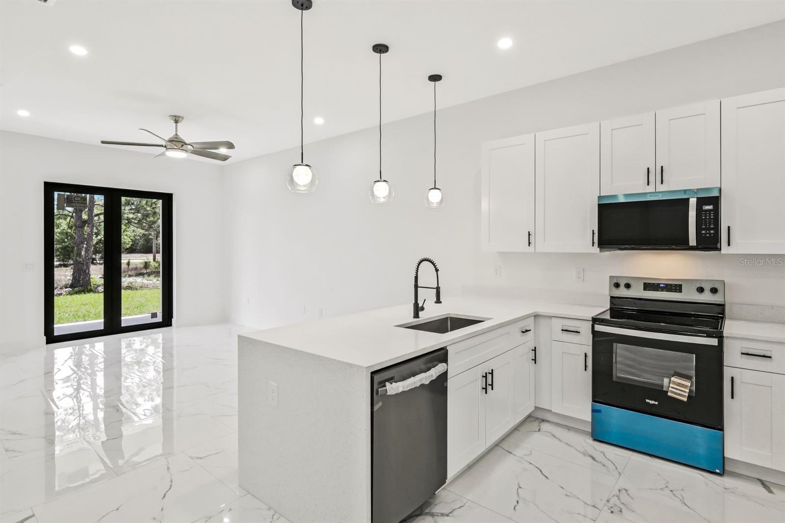 Image 38 of 47 For 521-523 Lillon Avenue S