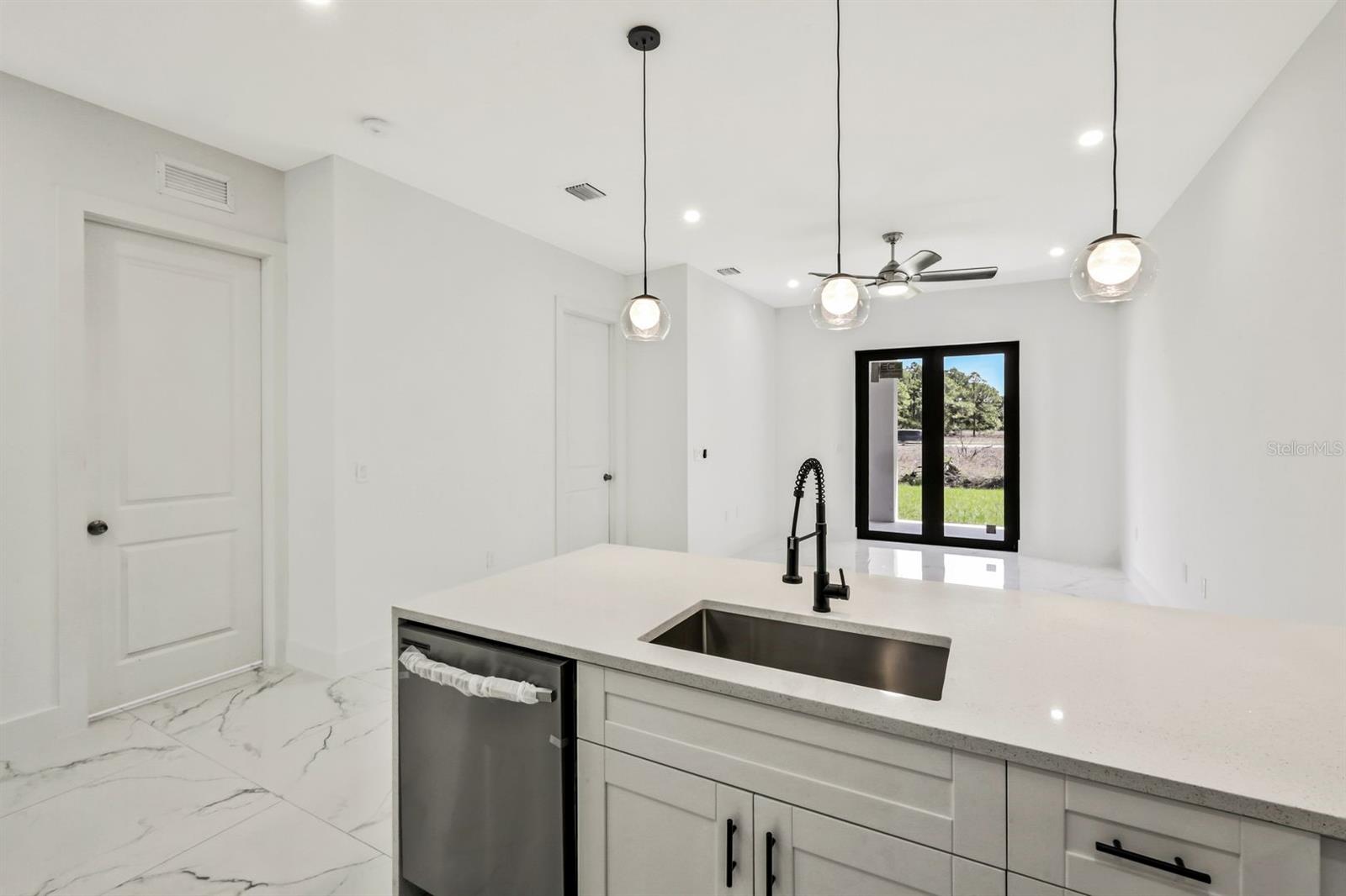 Image 39 of 47 For 521-523 Lillon Avenue S