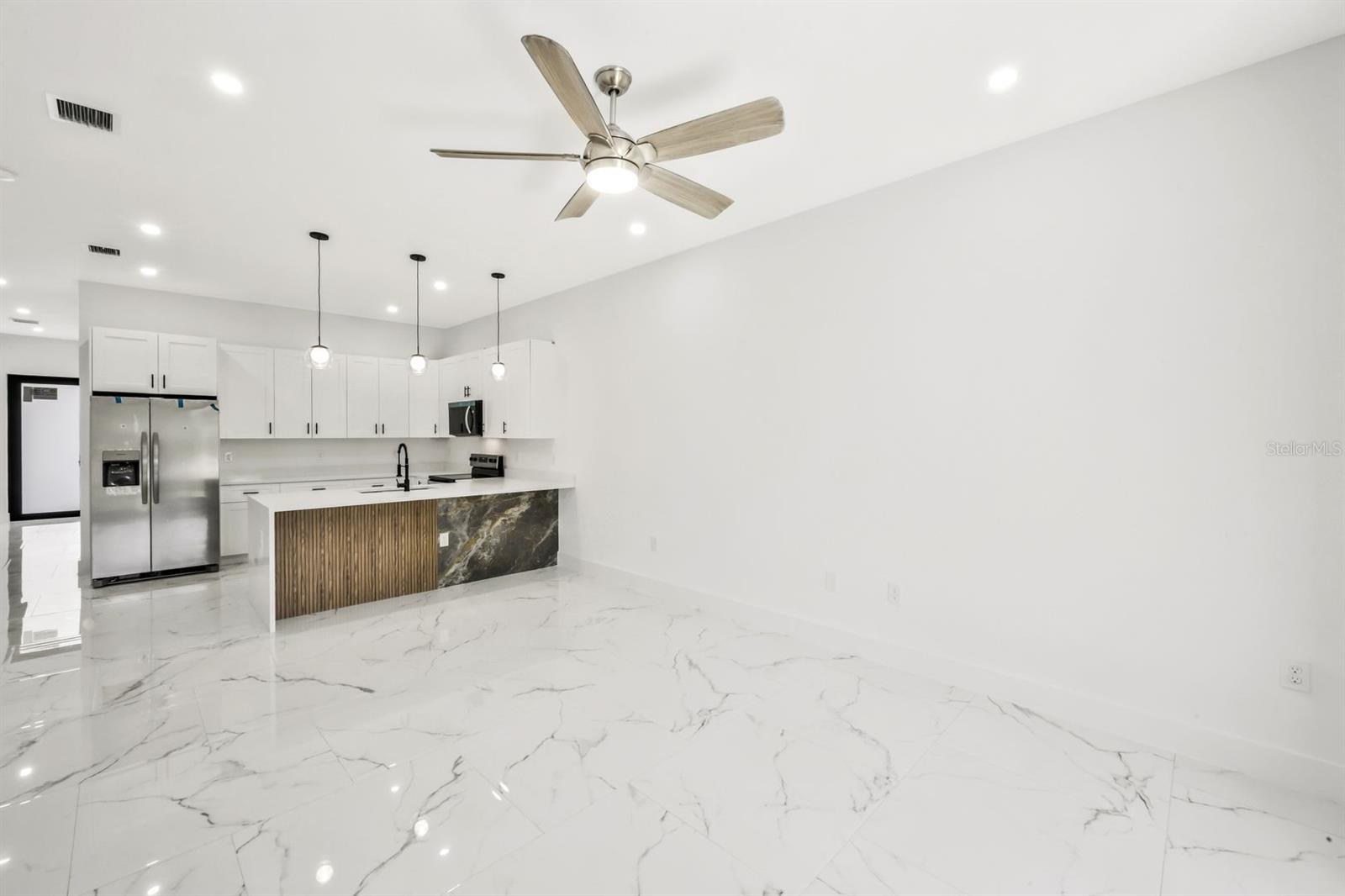 Image 40 of 47 For 521-523 Lillon Avenue S