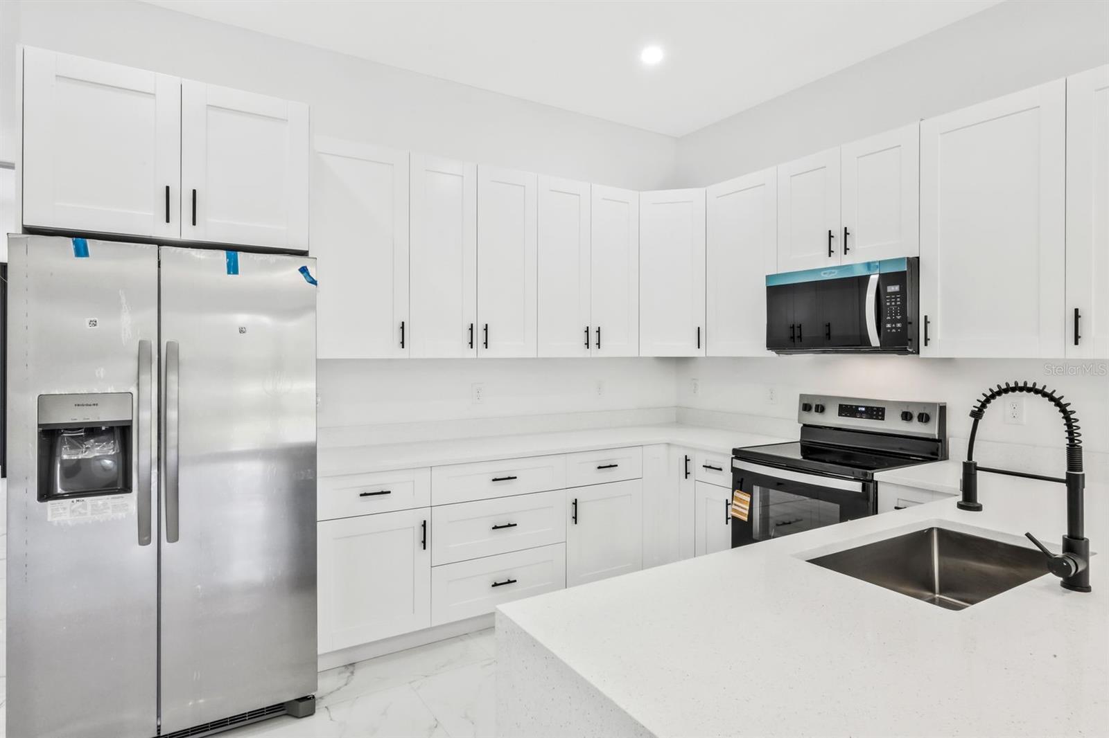 Image 5 of 47 For 521-523 Lillon Avenue S