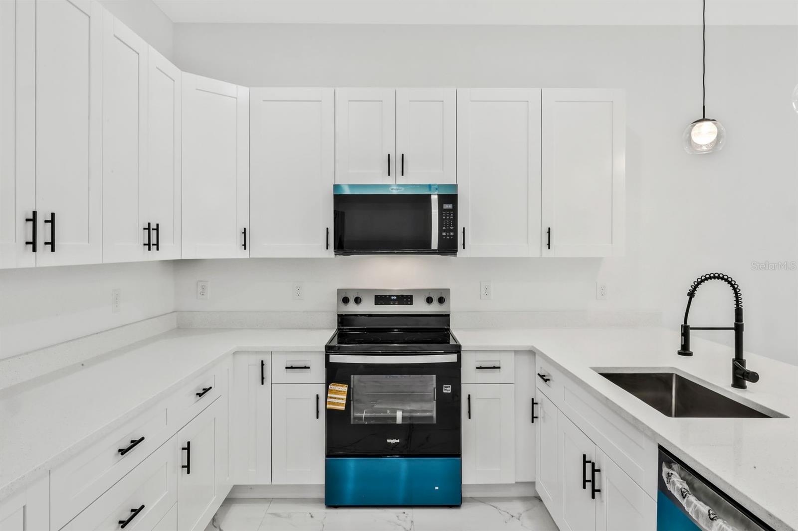 Image 7 of 47 For 521-523 Lillon Avenue S