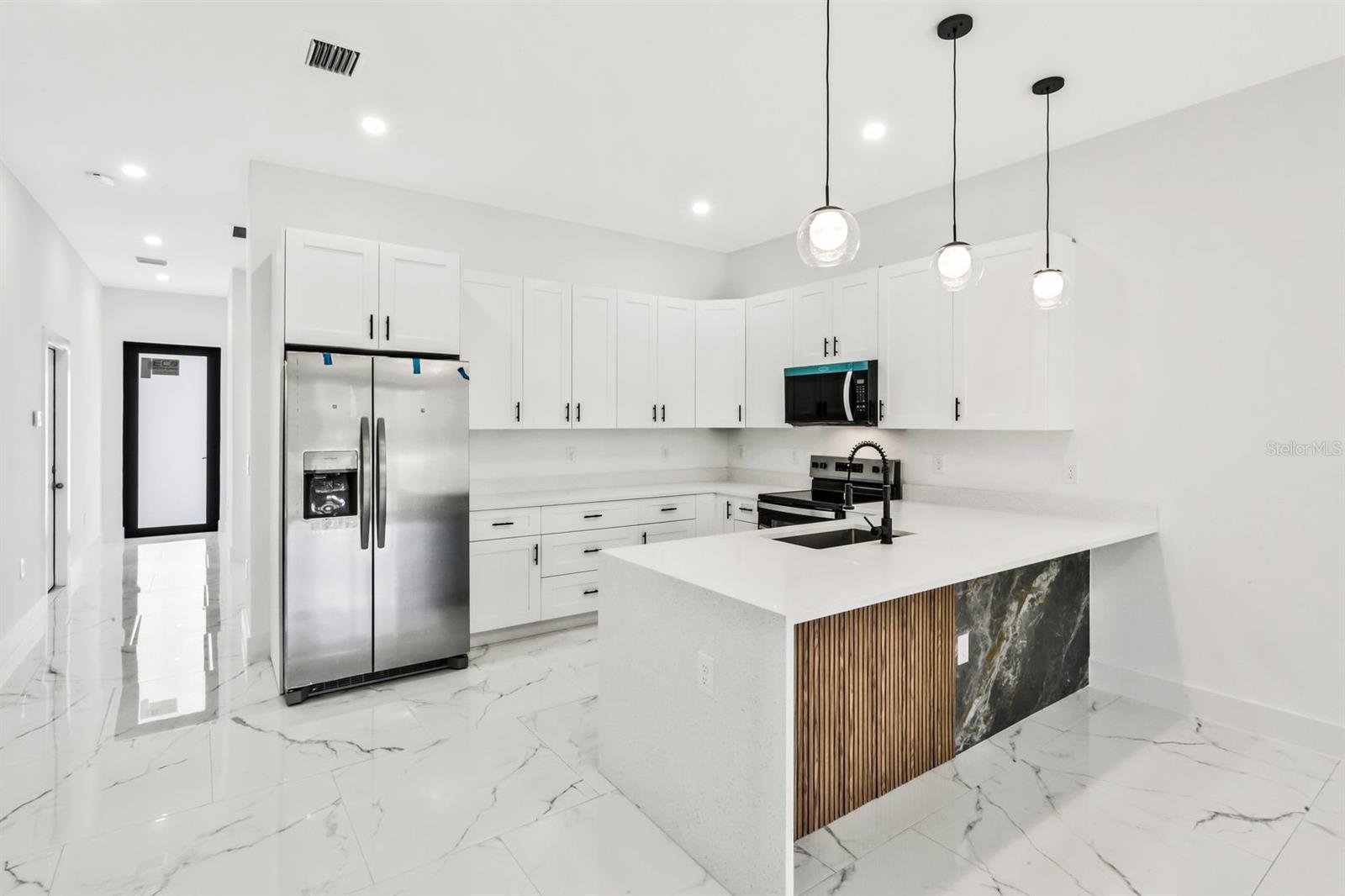 Image 8 of 47 For 521-523 Lillon Avenue S