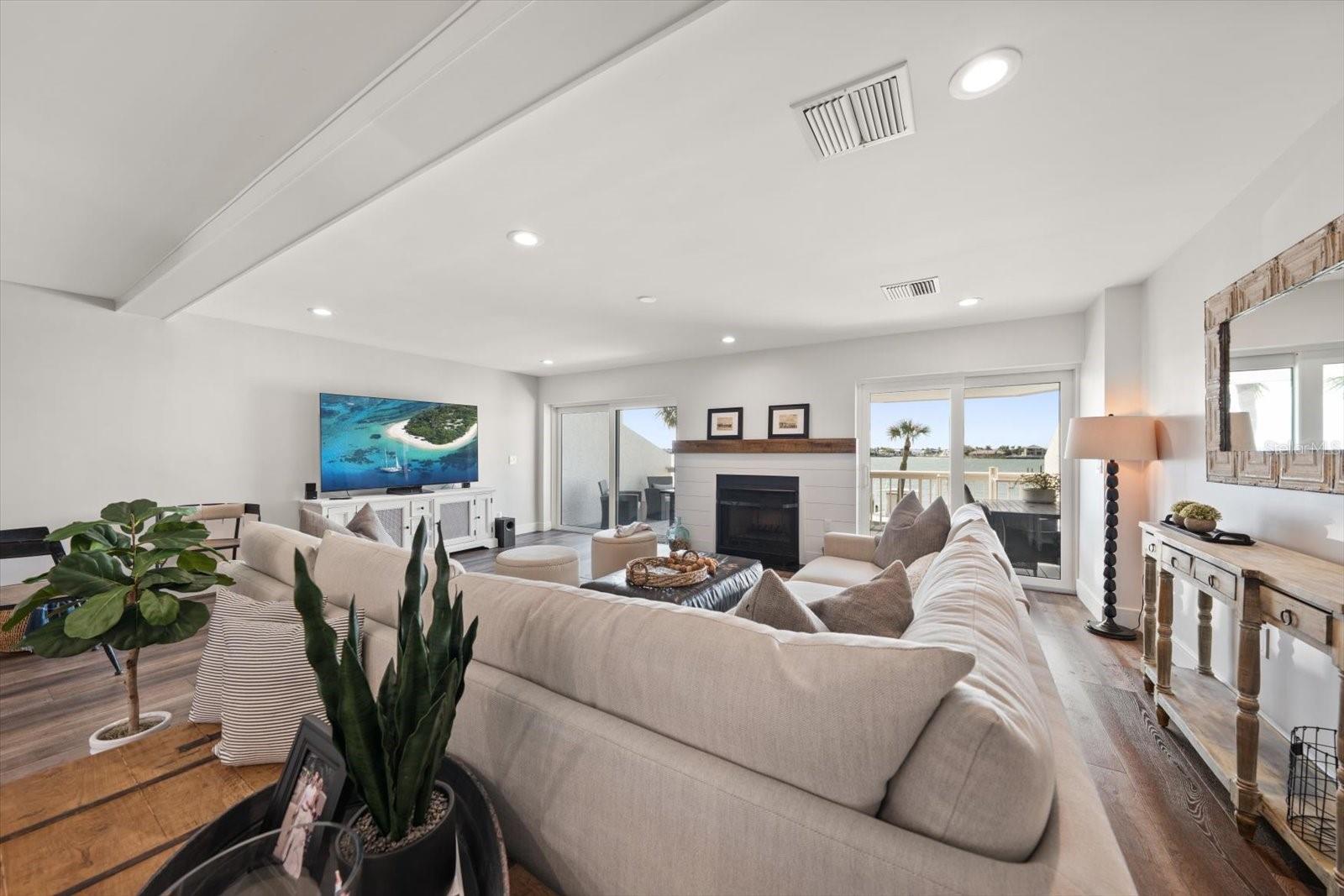 Image 12 of 81 For 165 Marina Del Rey Court