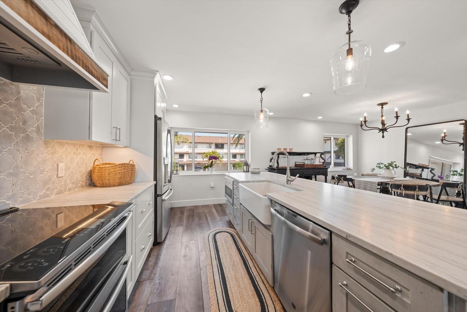 Image 18 of 81 For 165 Marina Del Rey Court