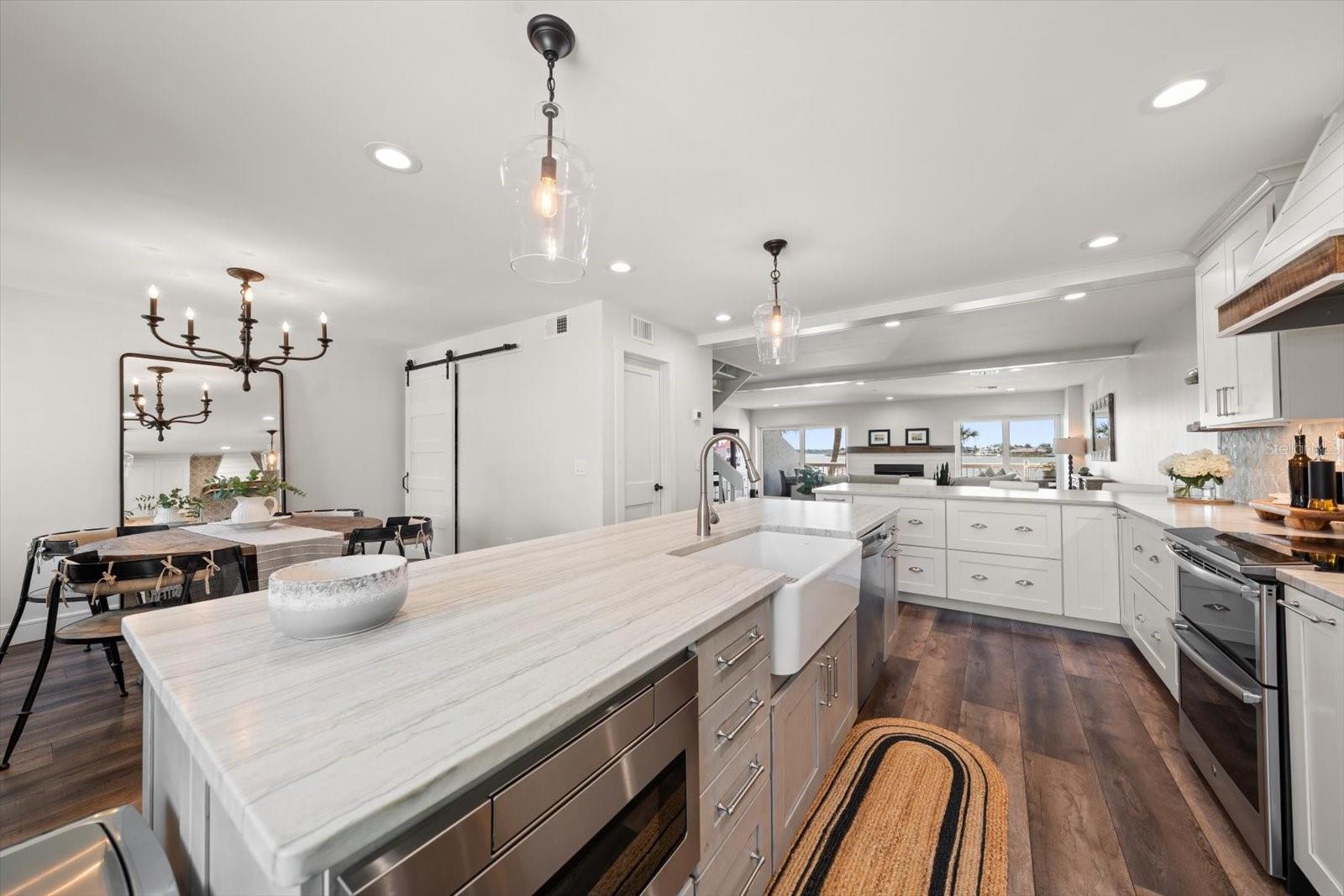 Image 19 of 81 For 165 Marina Del Rey Court