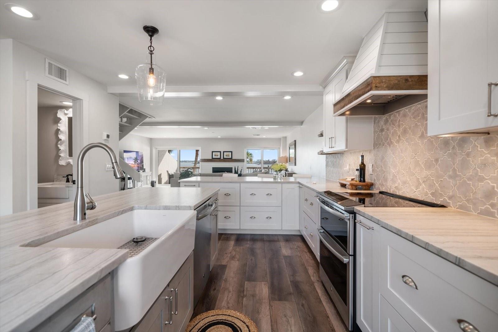 Image 20 of 81 For 165 Marina Del Rey Court