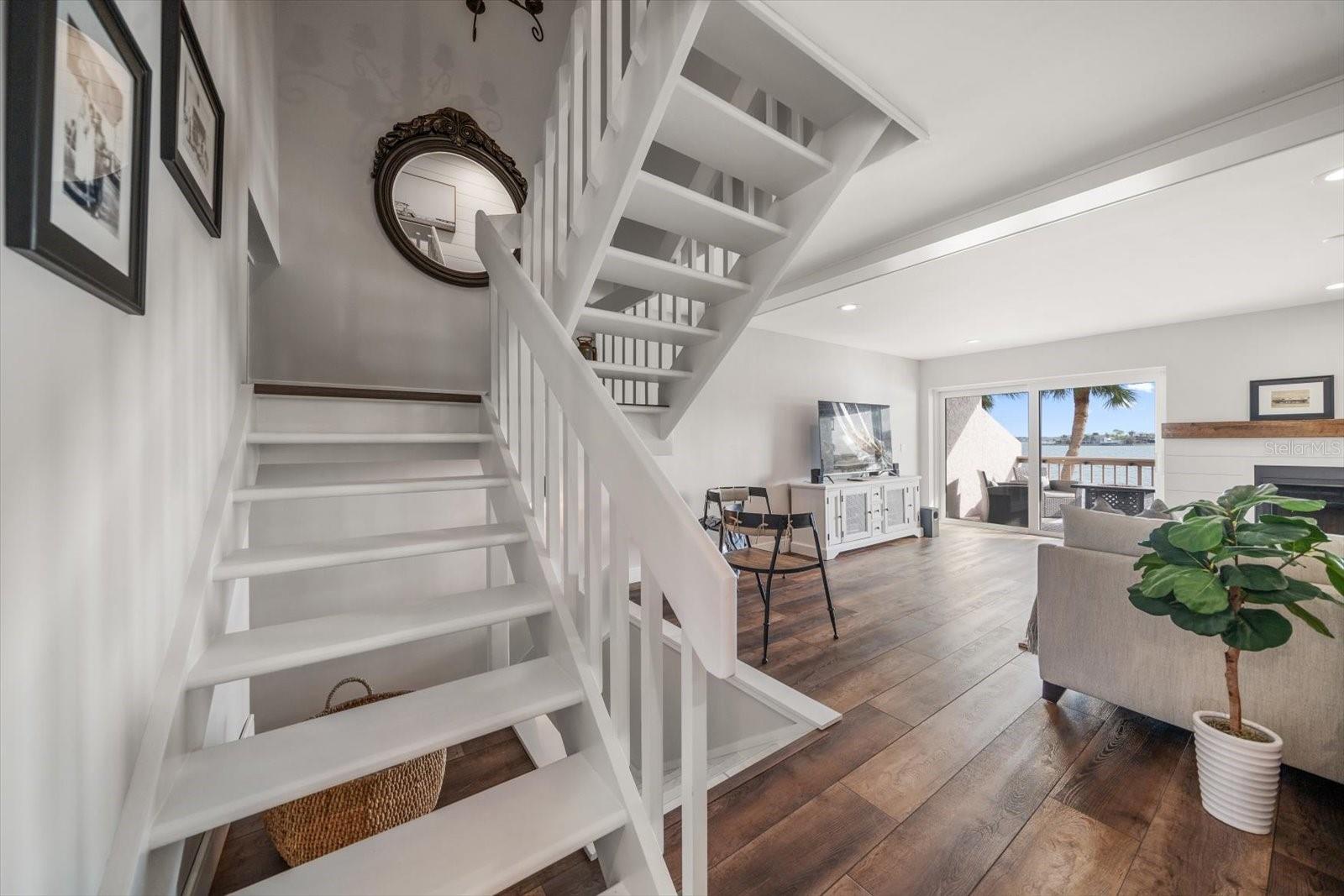 Image 31 of 81 For 165 Marina Del Rey Court