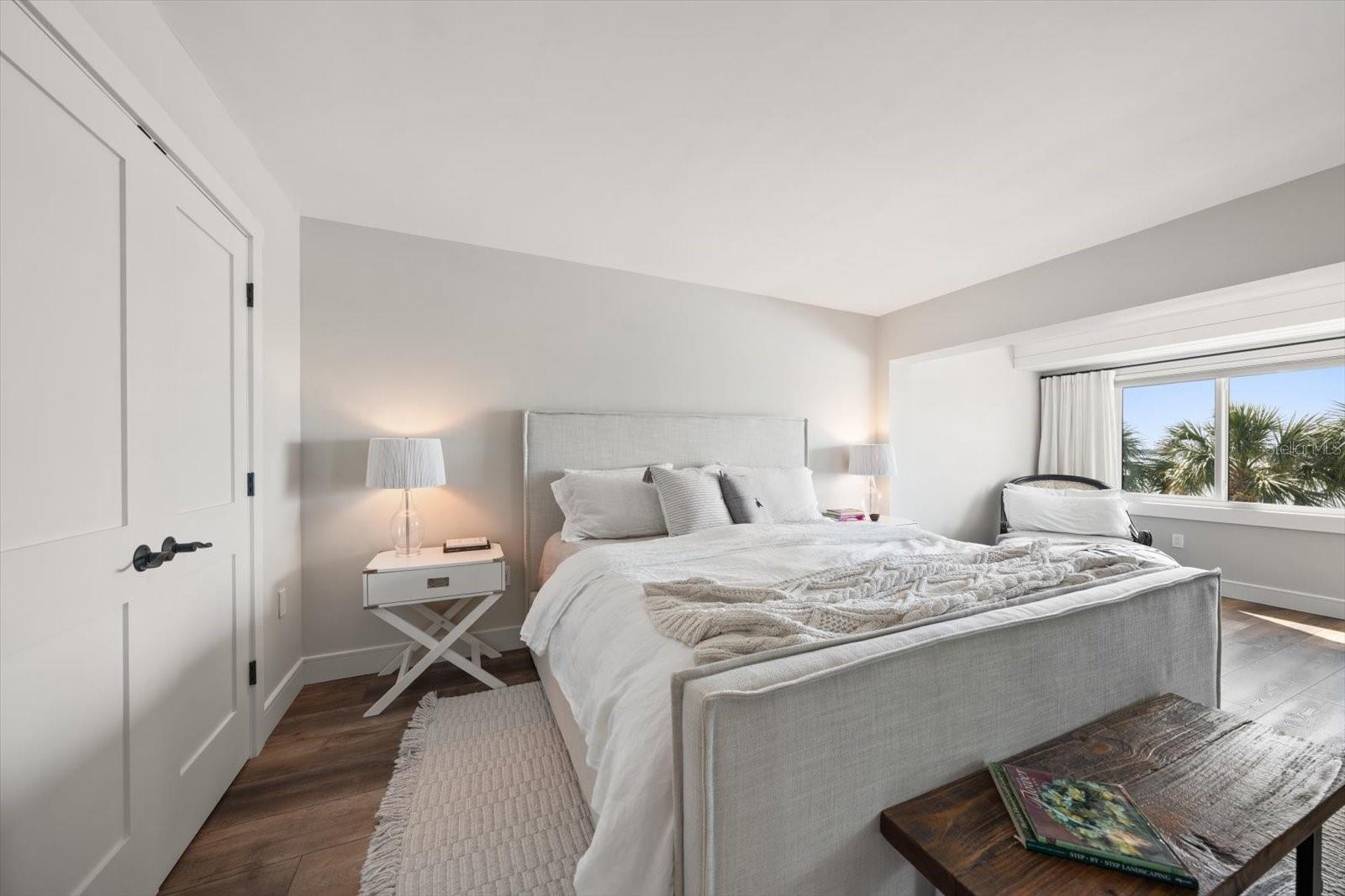 Image 34 of 81 For 165 Marina Del Rey Court