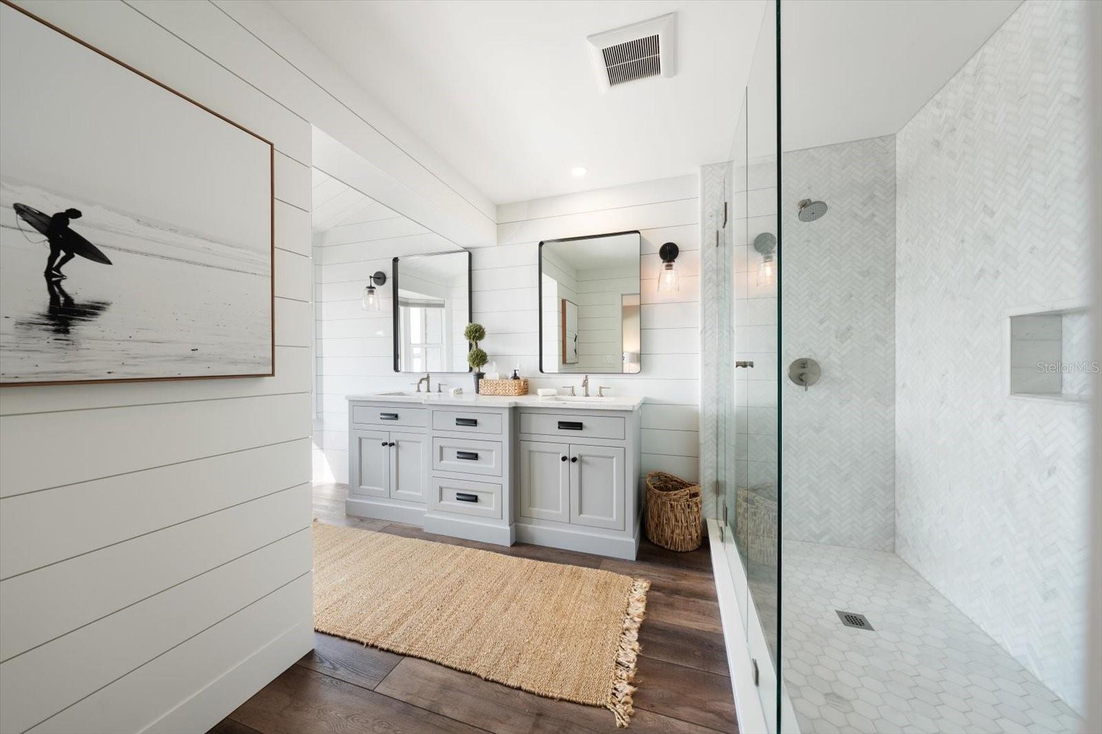 Image 38 of 81 For 165 Marina Del Rey Court