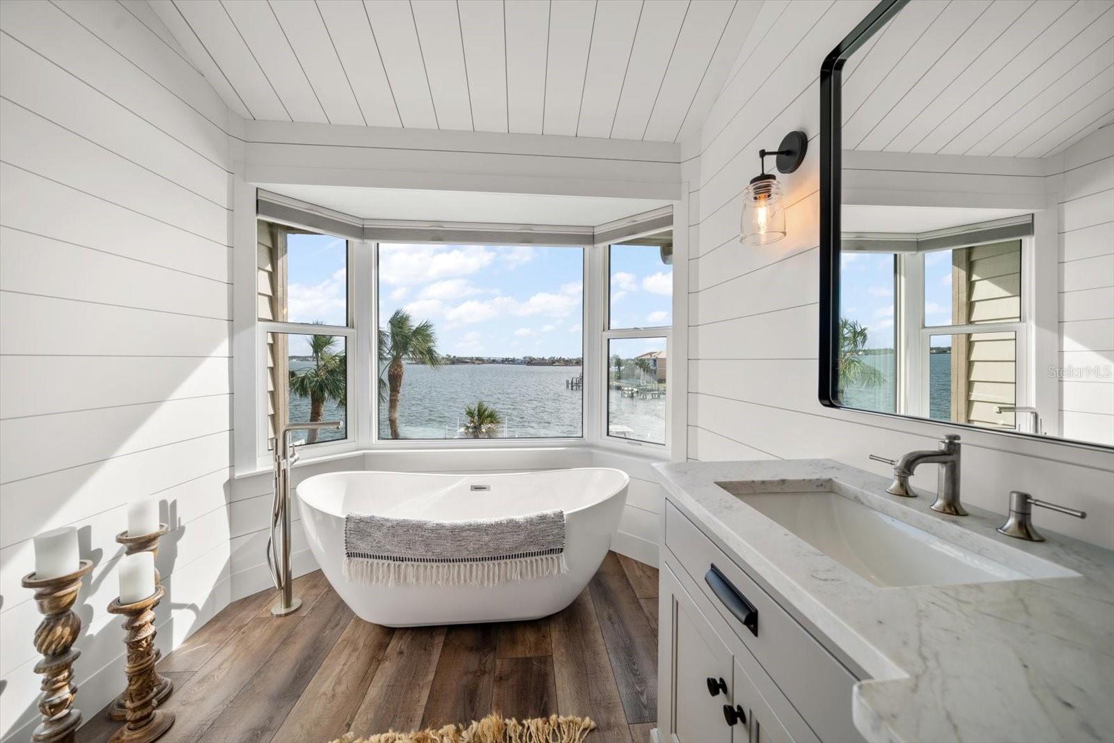 Image 39 of 81 For 165 Marina Del Rey Court