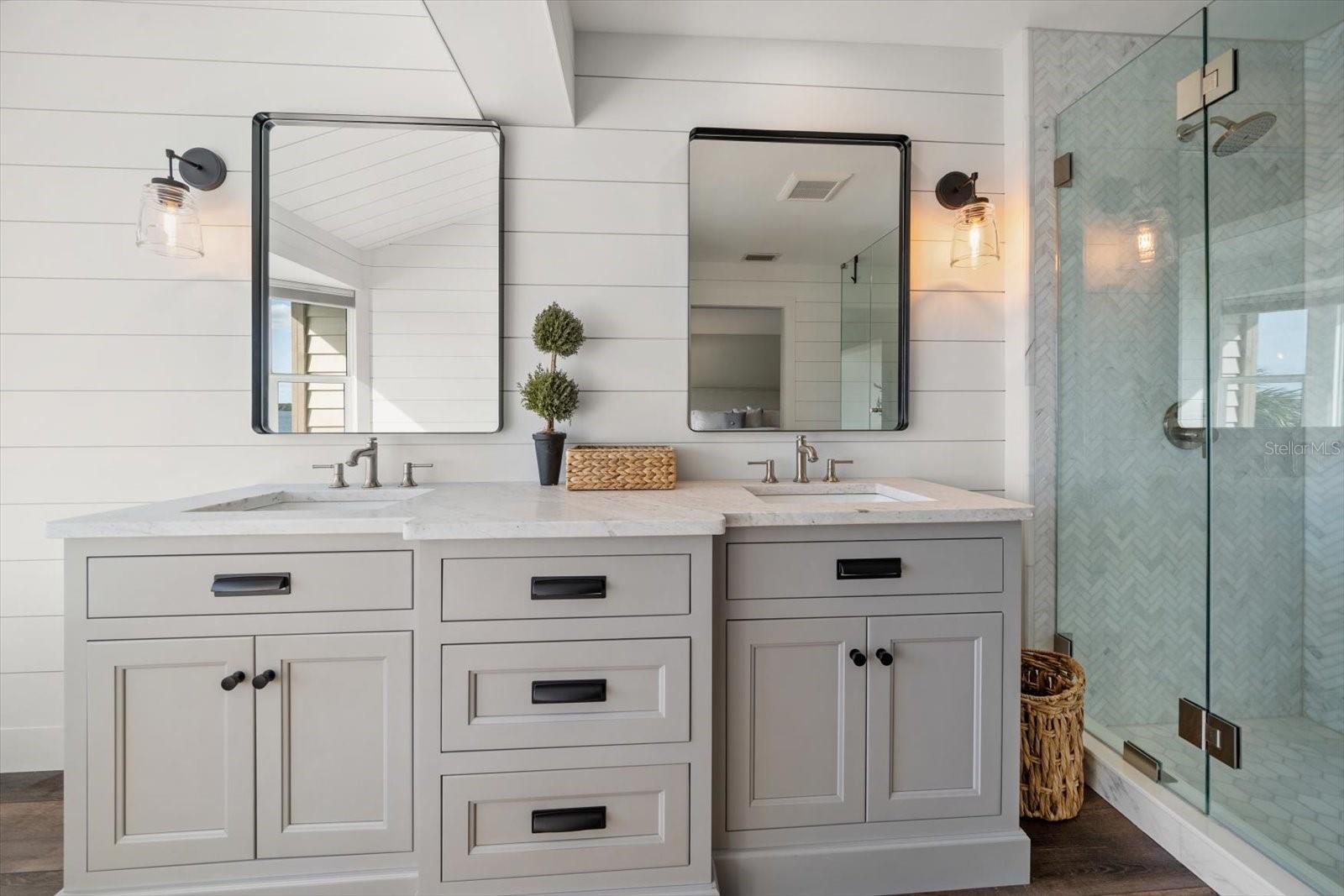 Image 41 of 81 For 165 Marina Del Rey Court