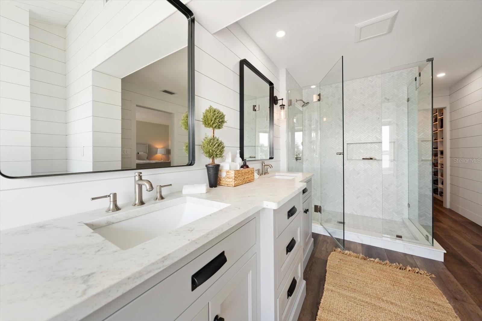 Image 43 of 81 For 165 Marina Del Rey Court