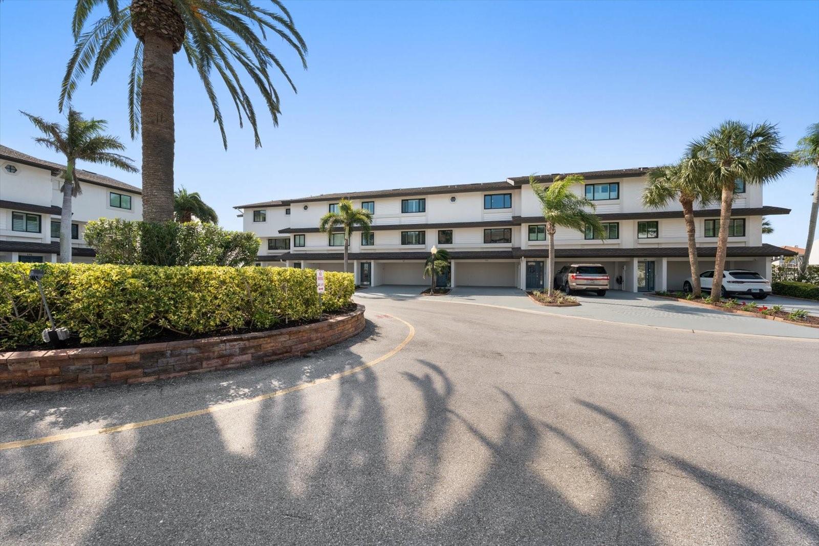 Image 54 of 81 For 165 Marina Del Rey Court