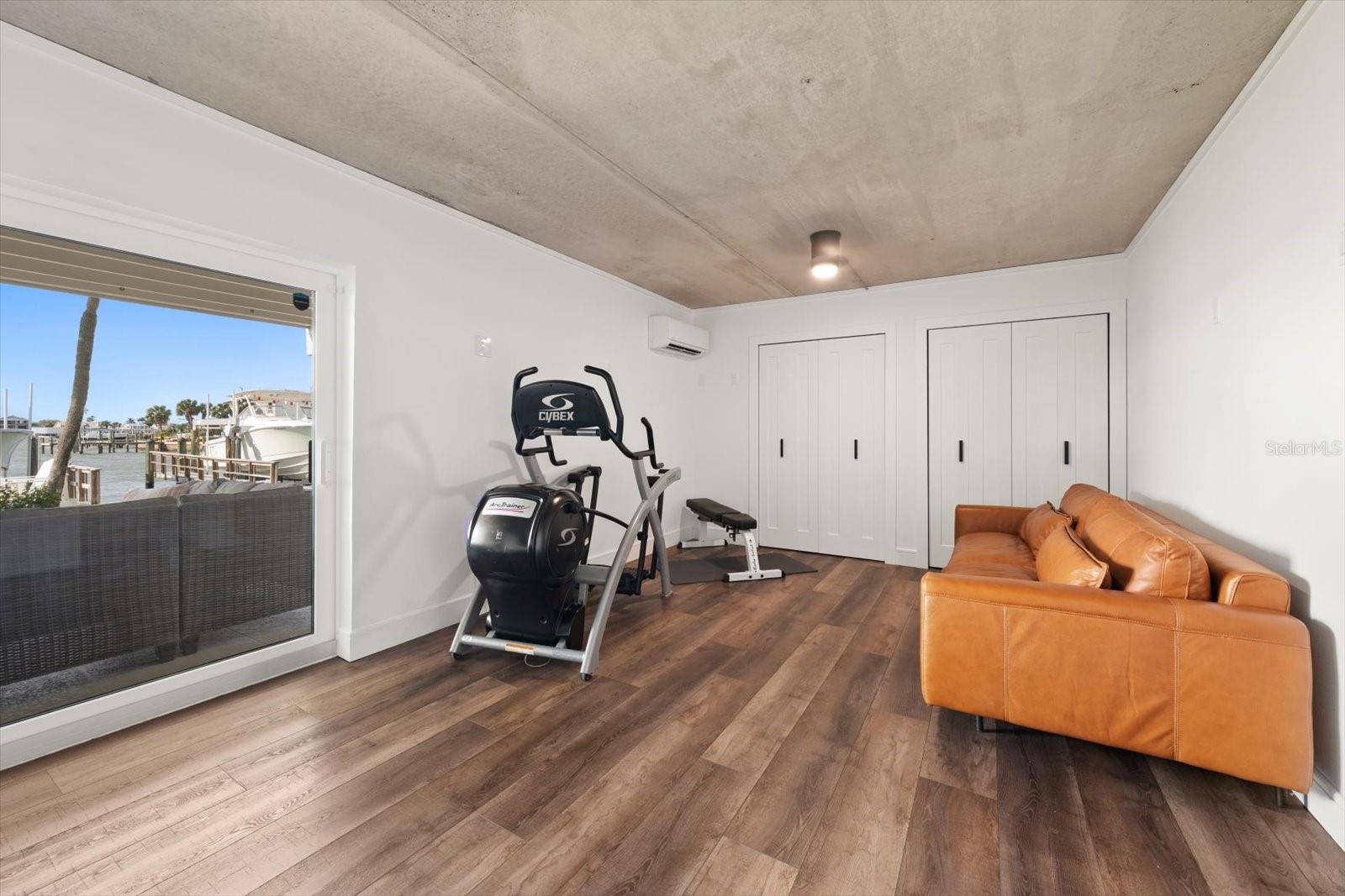 Image 58 of 81 For 165 Marina Del Rey Court