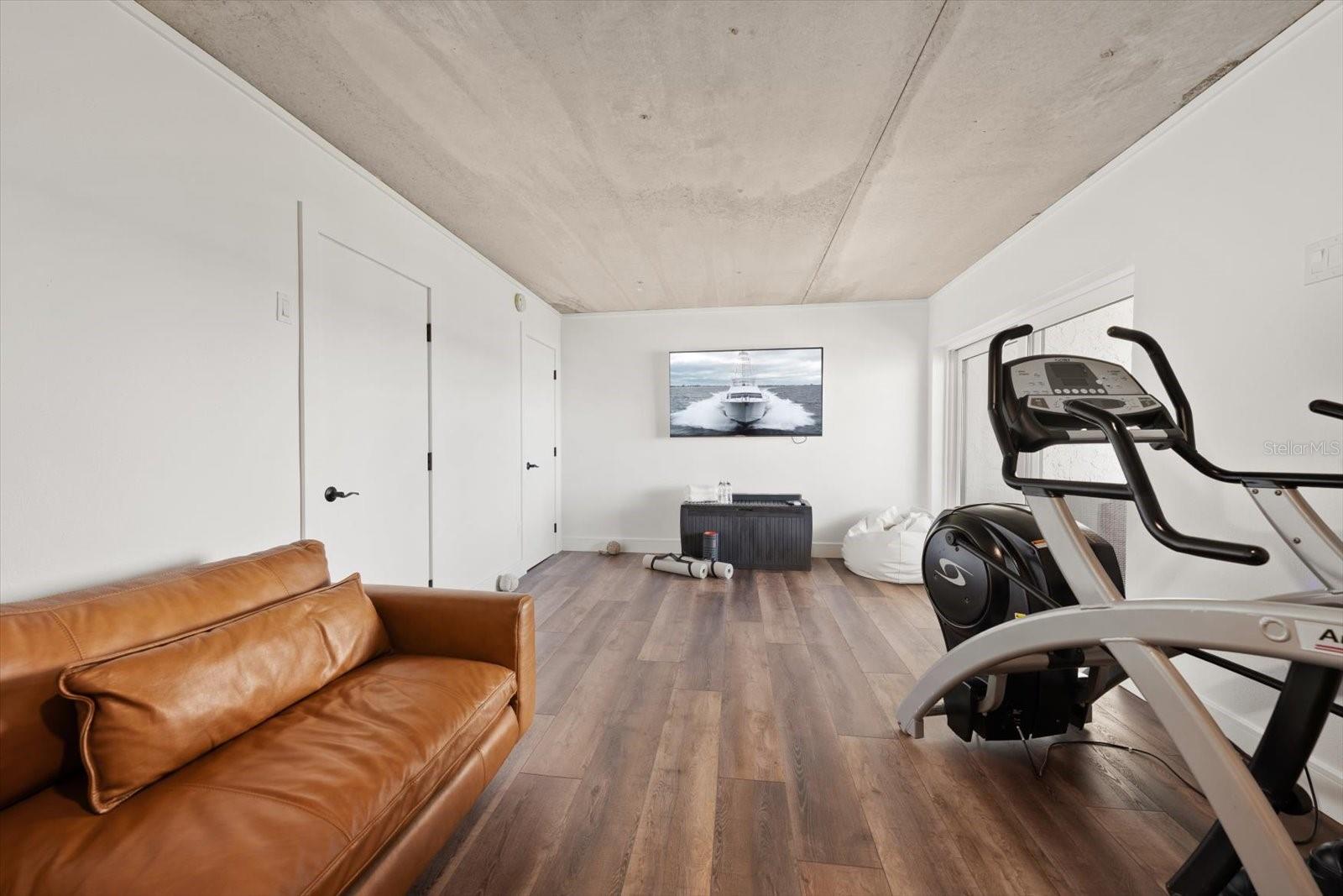 Image 60 of 81 For 165 Marina Del Rey Court