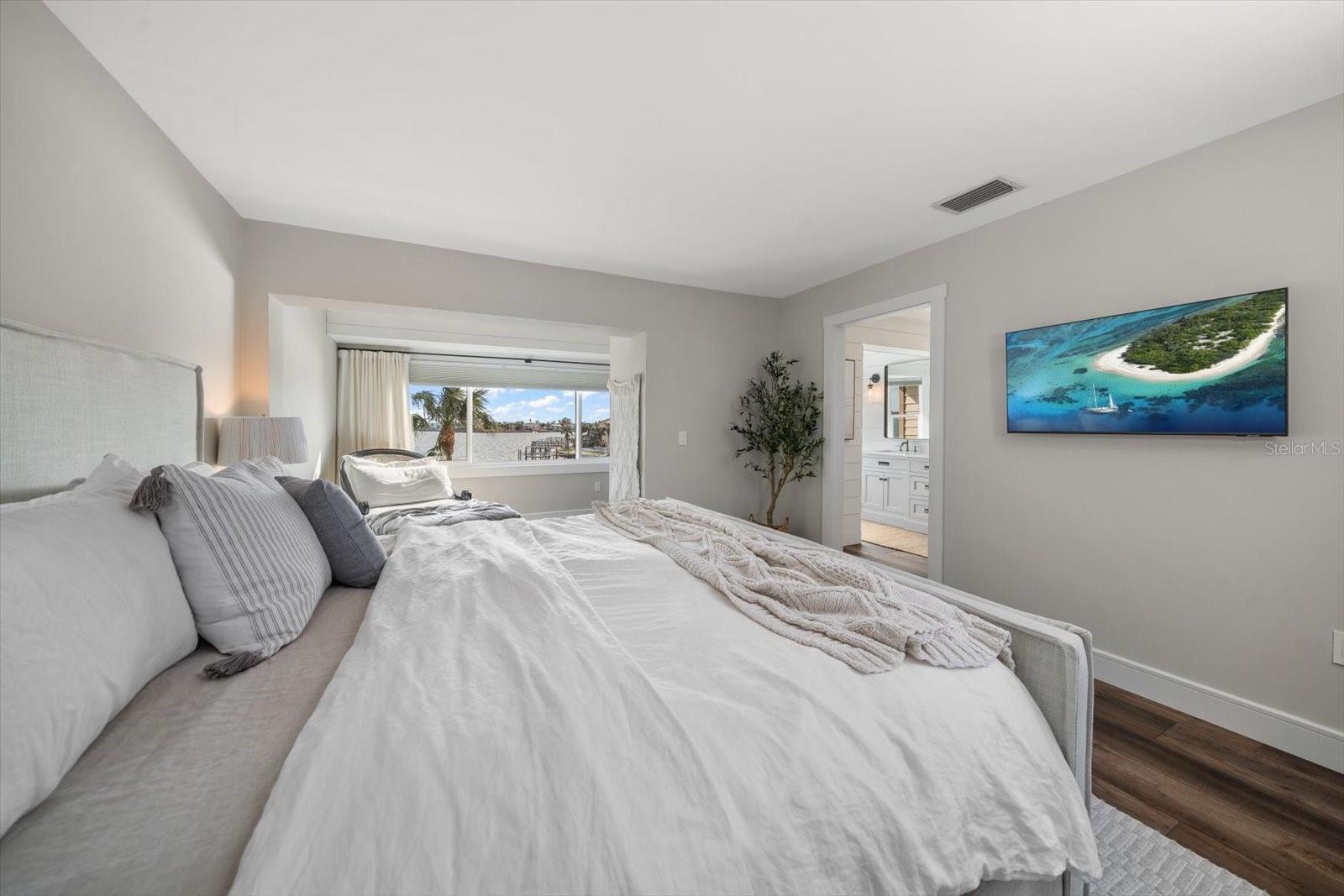 Image 7 of 81 For 165 Marina Del Rey Court