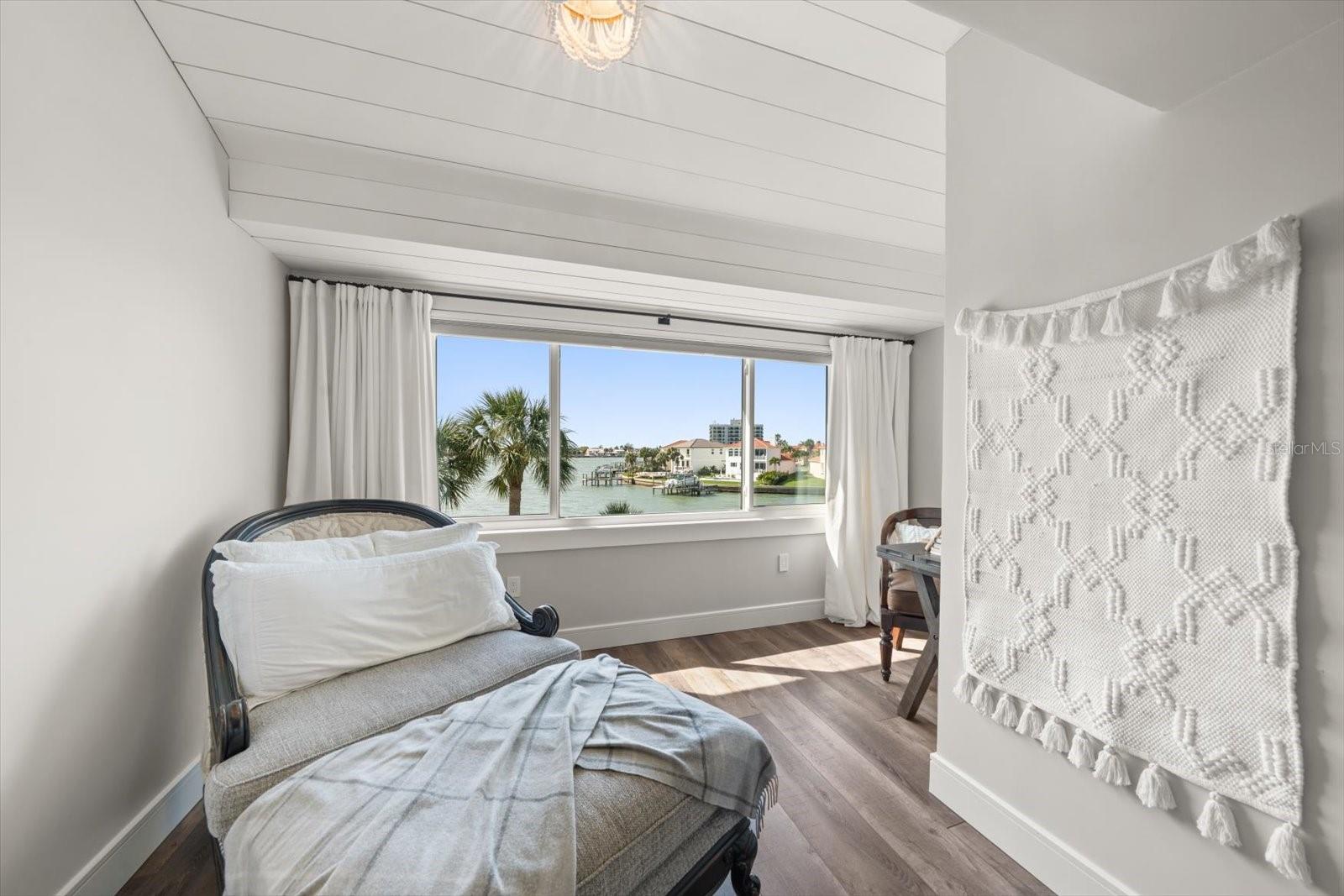 Image 8 of 81 For 165 Marina Del Rey Court