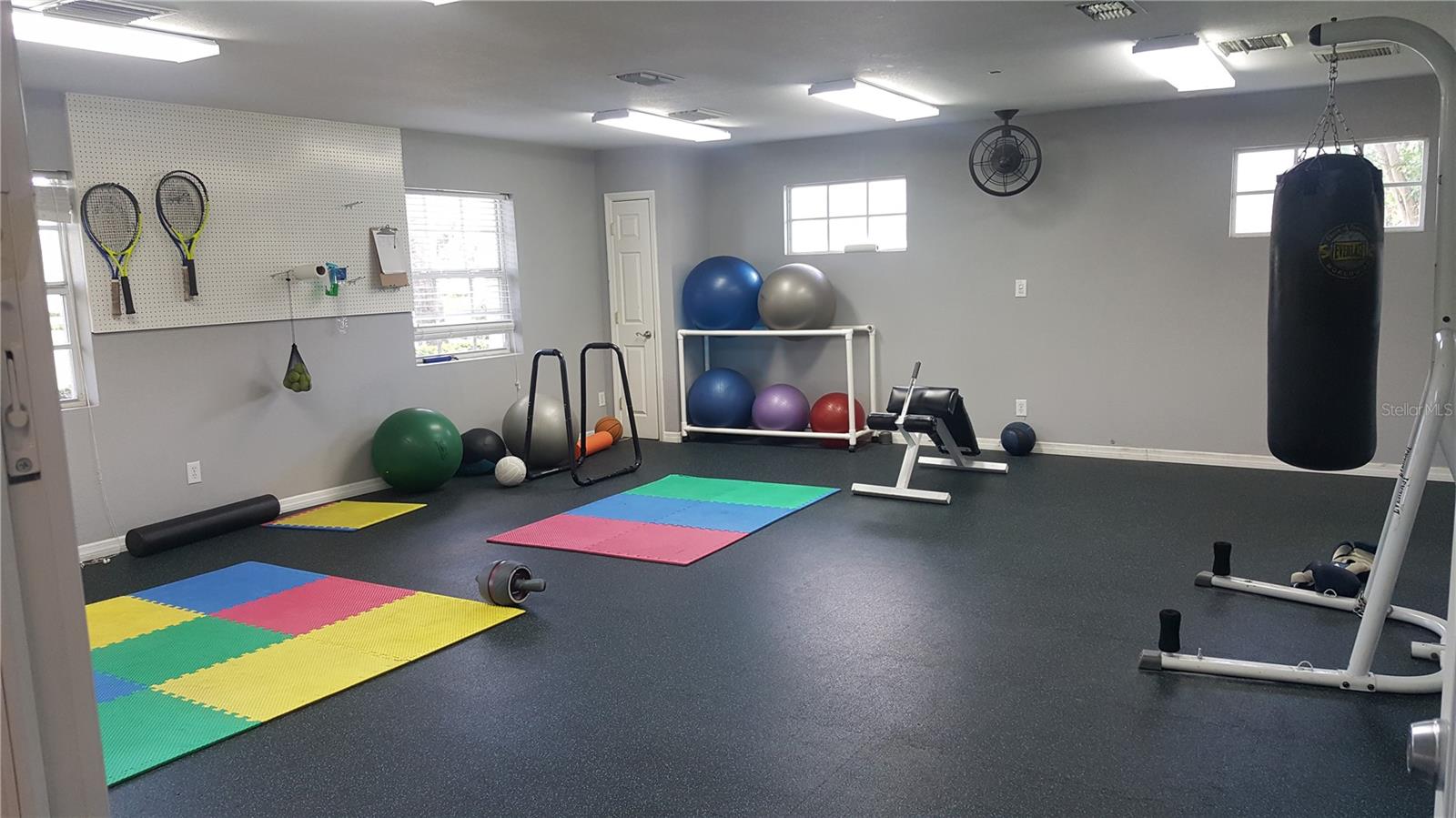 Image 36 of 43 For 213 Seahorse Drive Se D