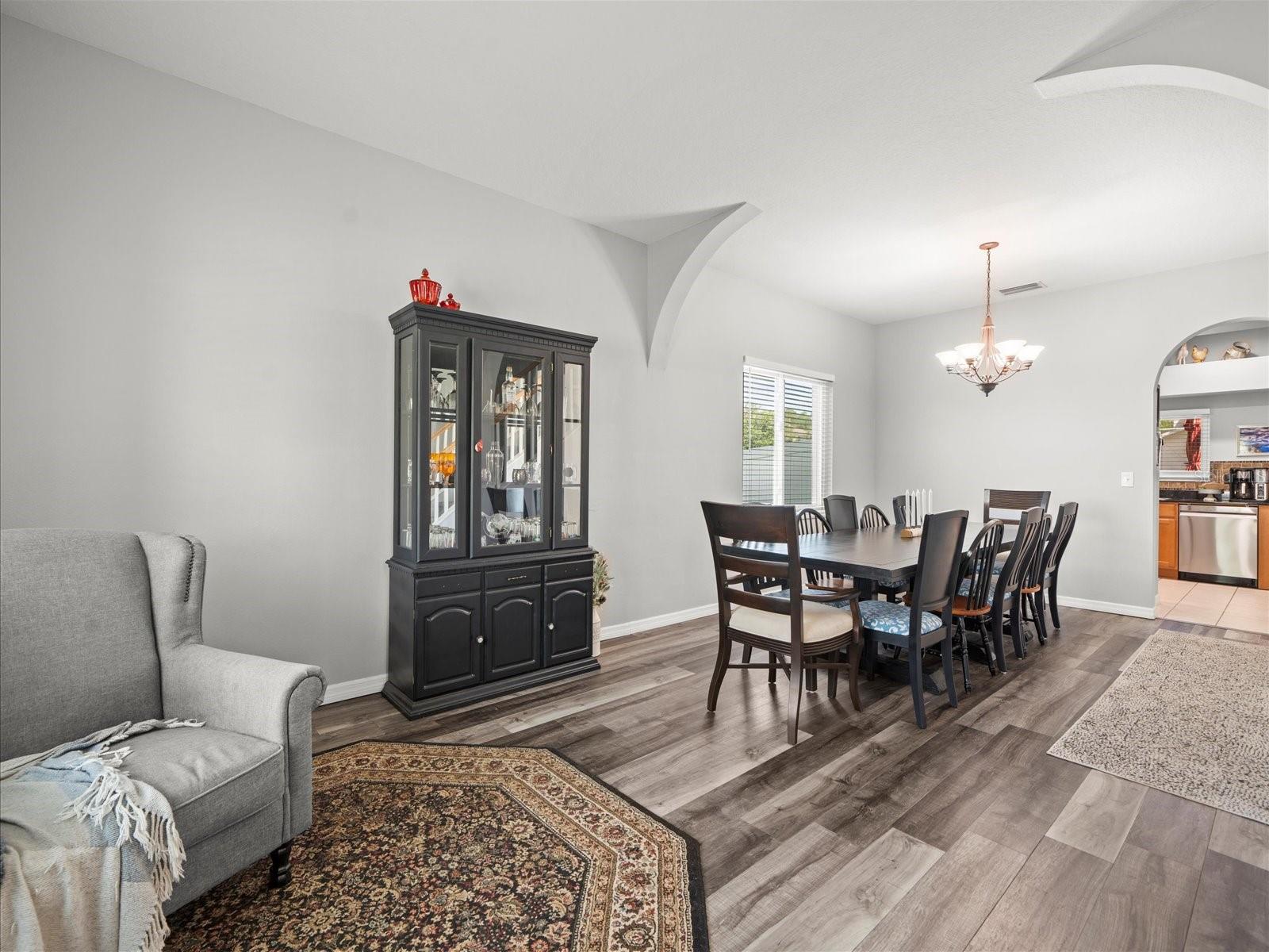 Image 8 of 57 For 25423 Bruford Boulevard