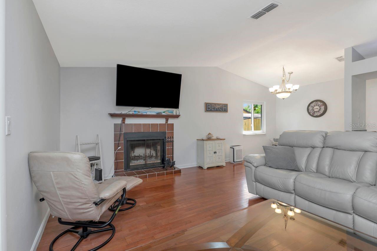 Image 12 of 44 For 435 Lakeview Drive