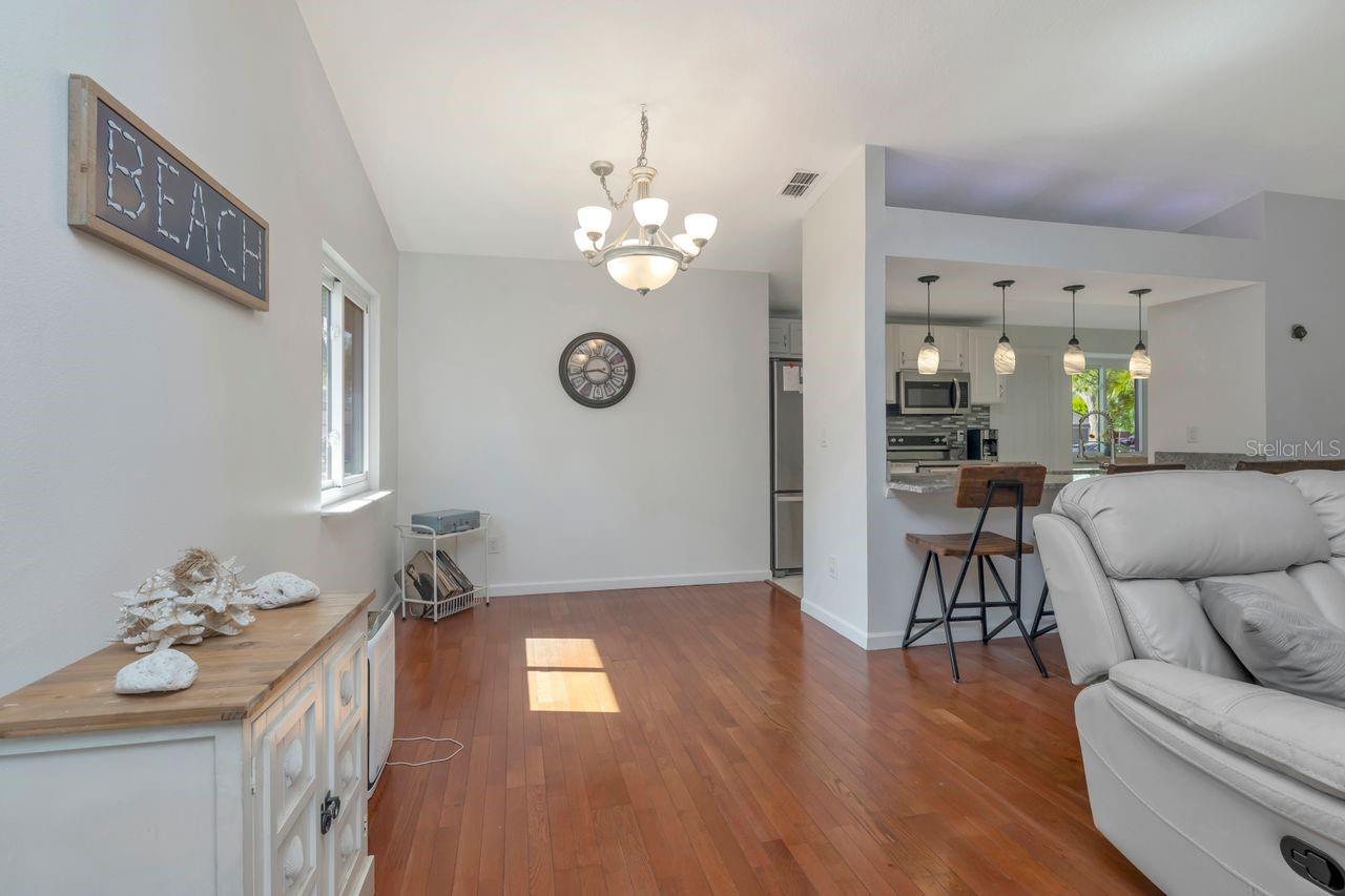 Image 13 of 44 For 435 Lakeview Drive