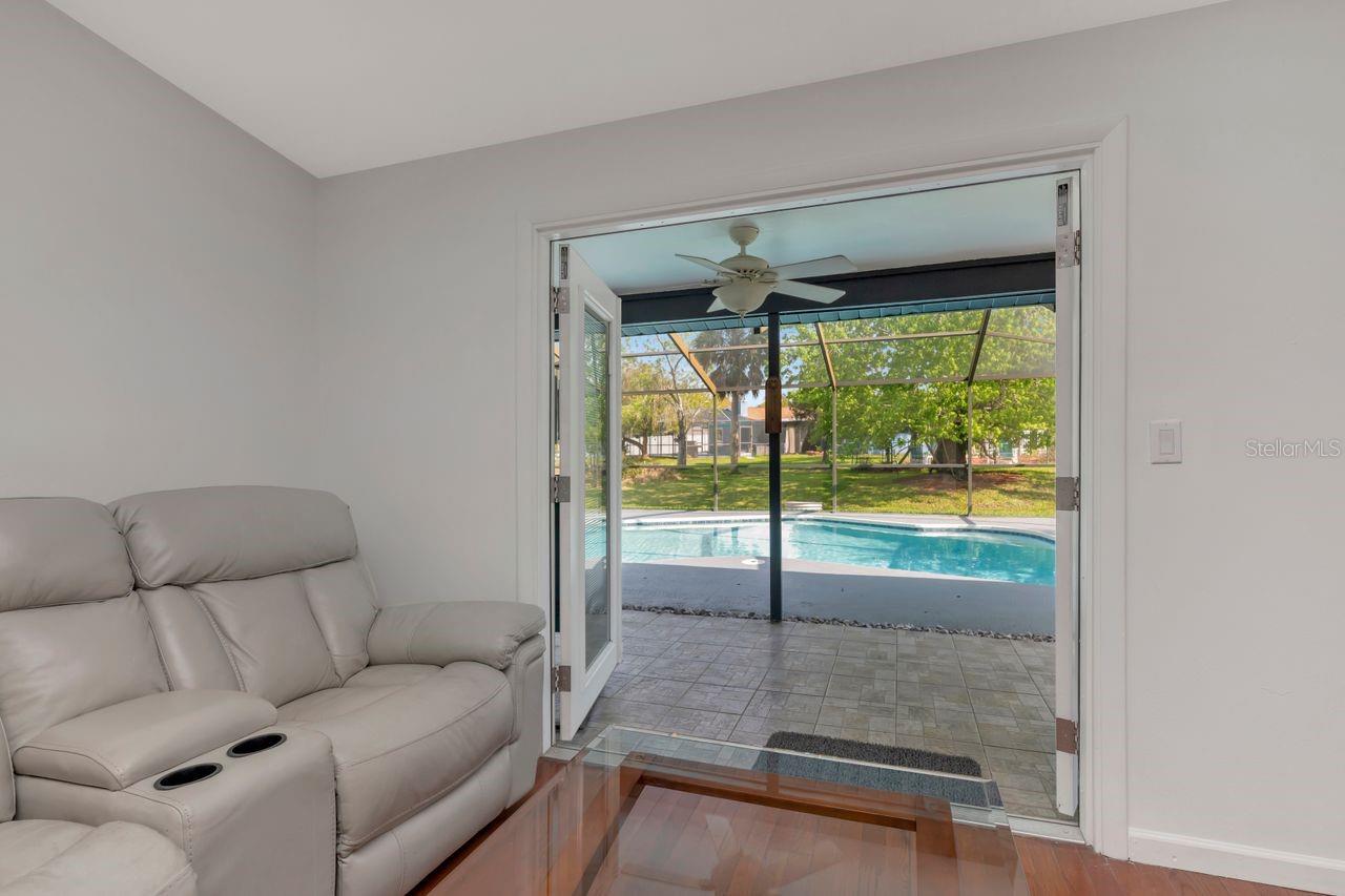 Image 14 of 44 For 435 Lakeview Drive