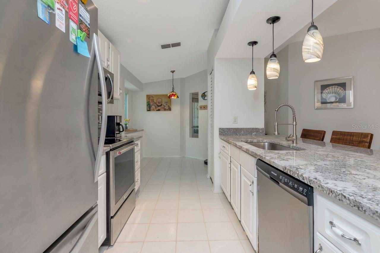 Image 17 of 44 For 435 Lakeview Drive