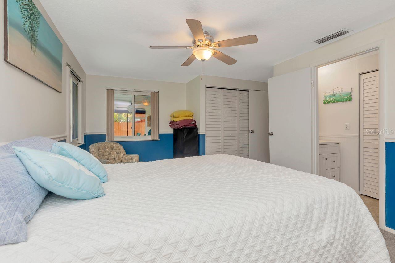 Image 23 of 44 For 435 Lakeview Drive