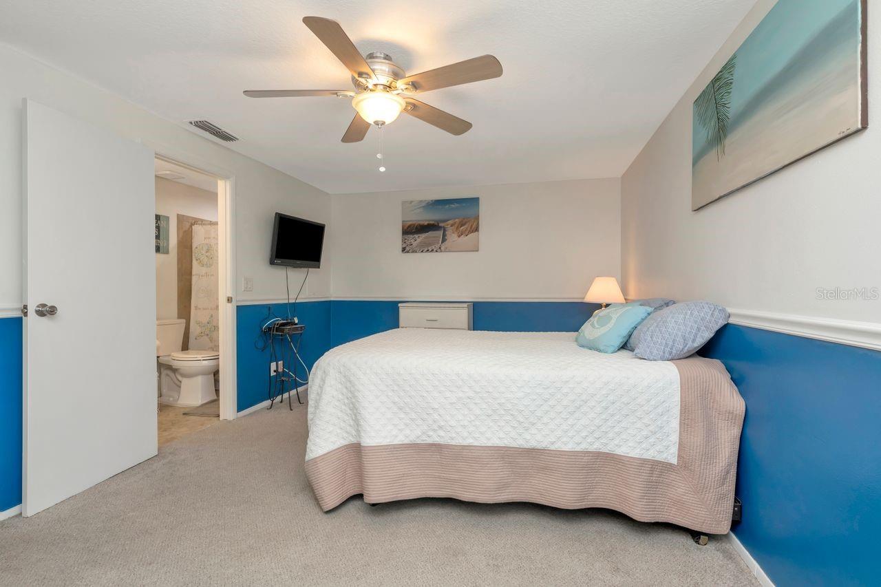 Image 24 of 44 For 435 Lakeview Drive