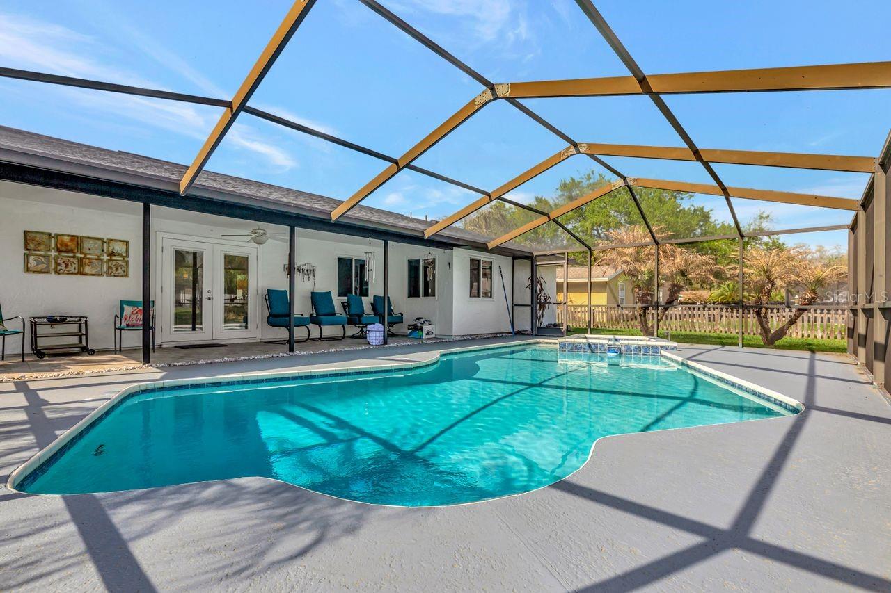 Image 7 of 44 For 435 Lakeview Drive