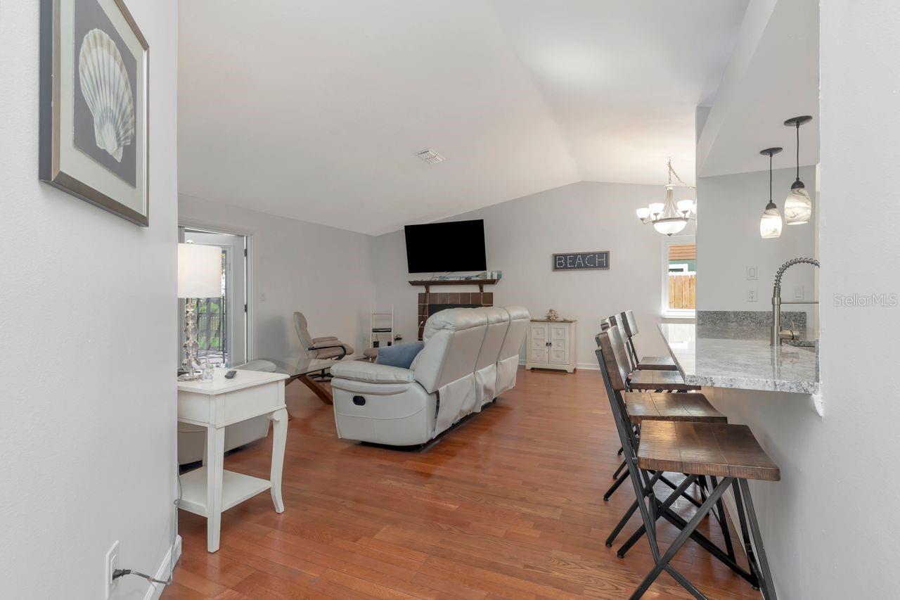 Image 9 of 44 For 435 Lakeview Drive