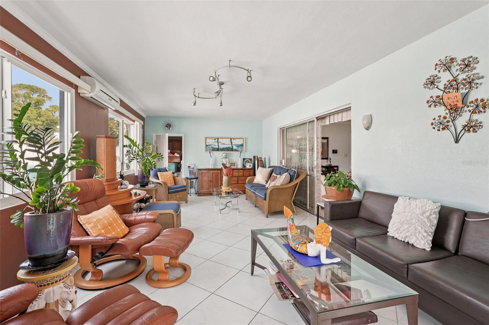 Image 10 of 35 For 22359 Montrose Avenue