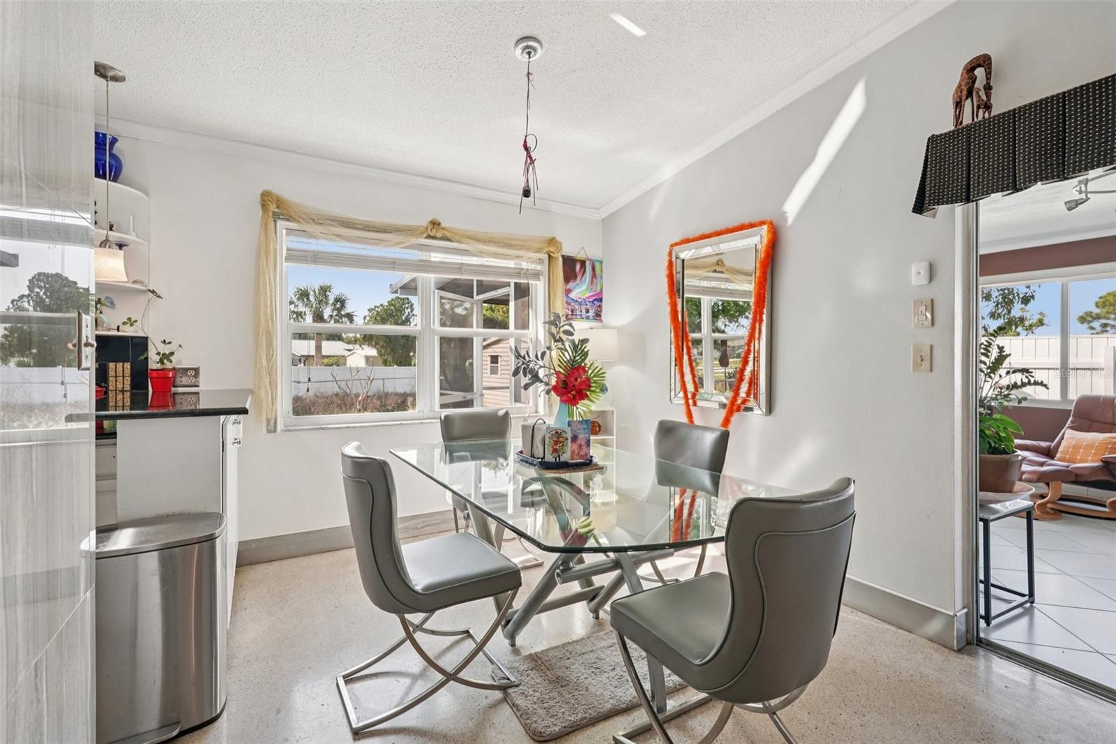 Image 11 of 35 For 22359 Montrose Avenue