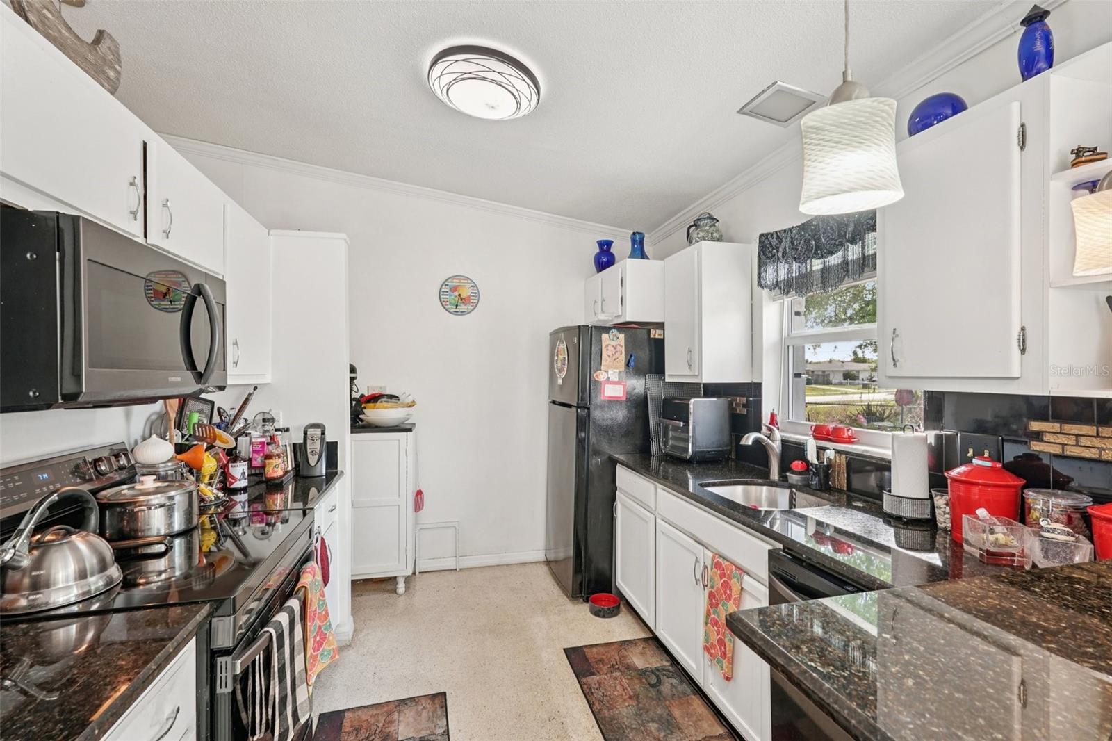 Image 12 of 35 For 22359 Montrose Avenue