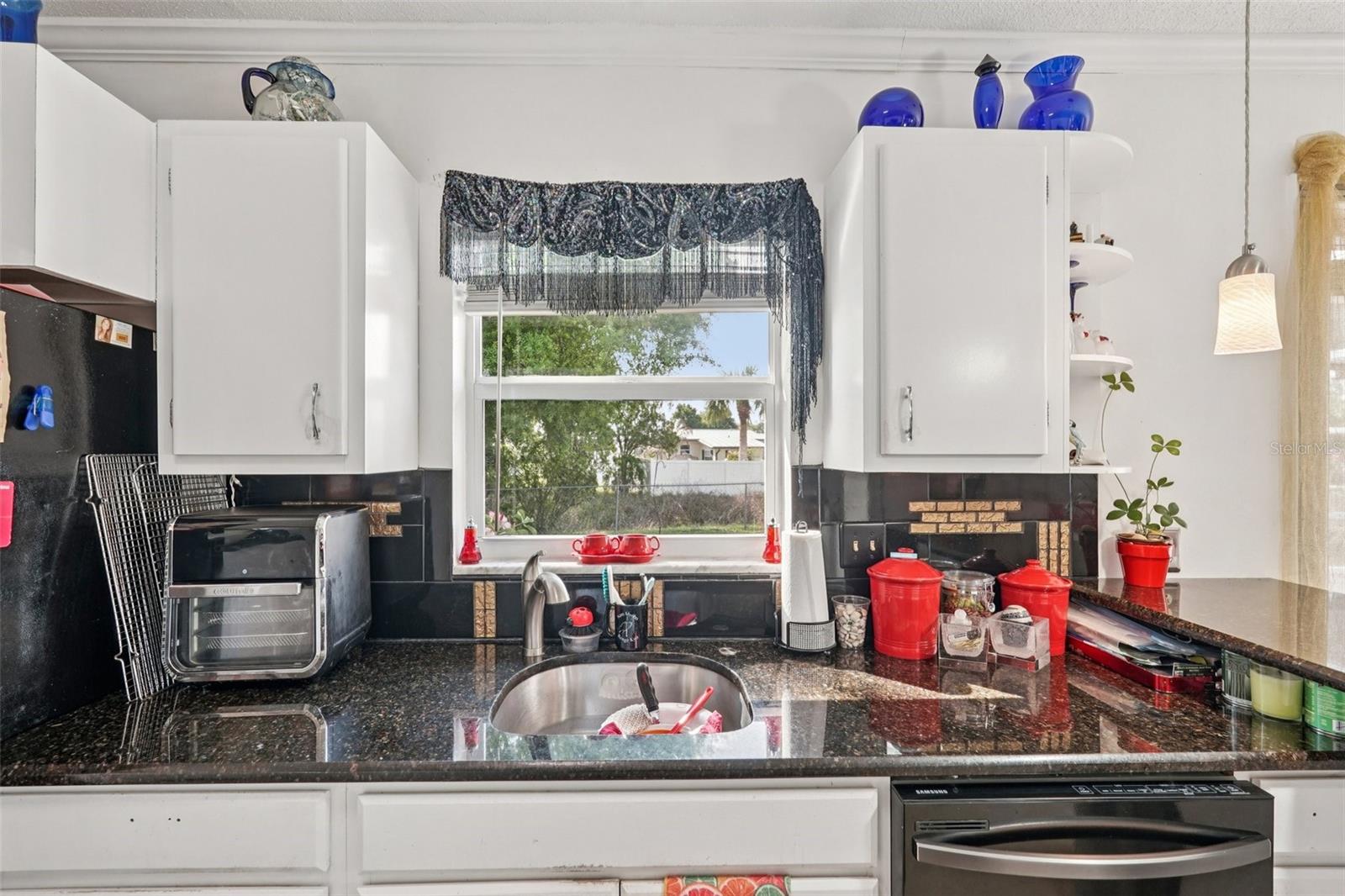 Image 13 of 35 For 22359 Montrose Avenue