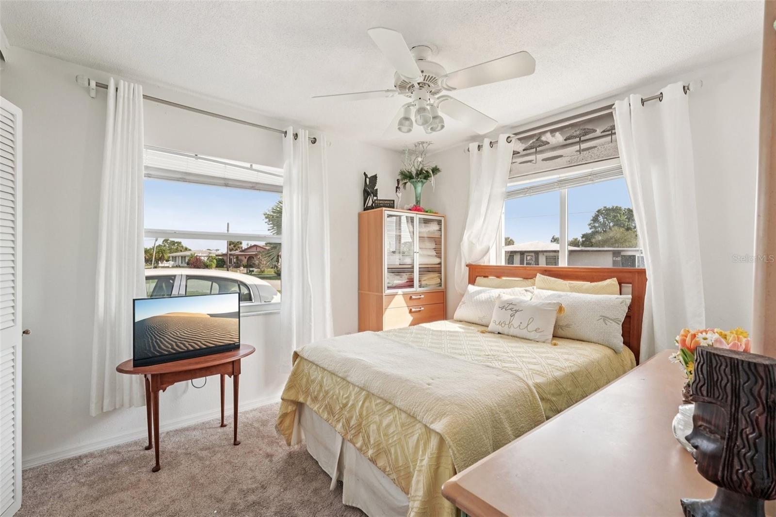 Image 14 of 35 For 22359 Montrose Avenue