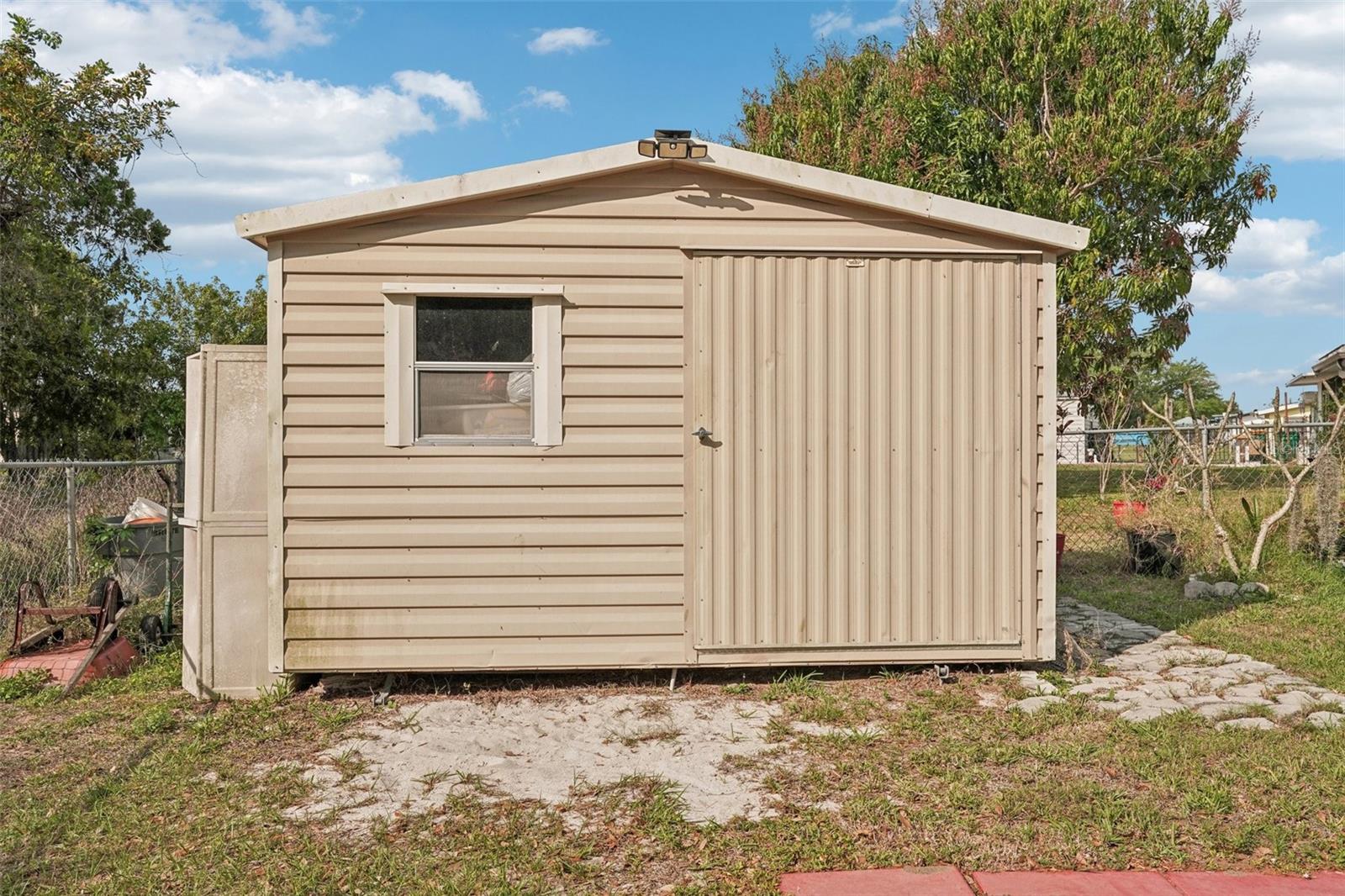 Image 23 of 35 For 22359 Montrose Avenue