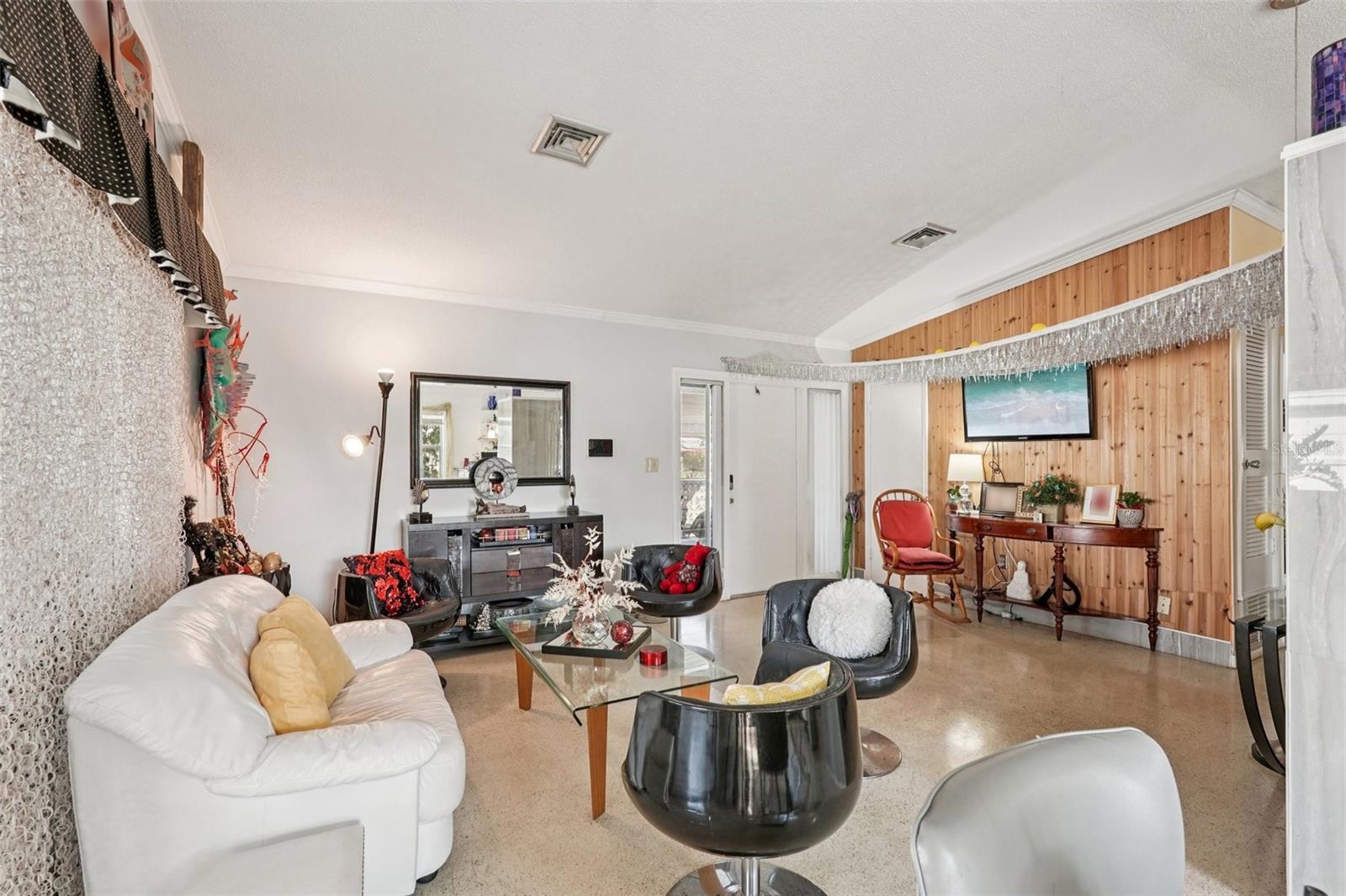 Image 7 of 35 For 22359 Montrose Avenue