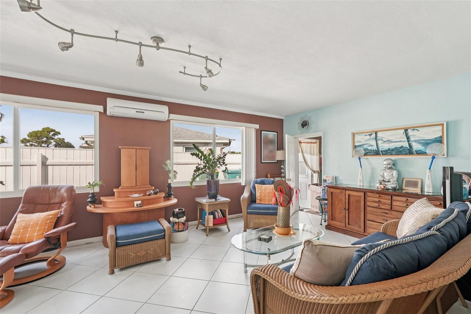 Image 8 of 35 For 22359 Montrose Avenue